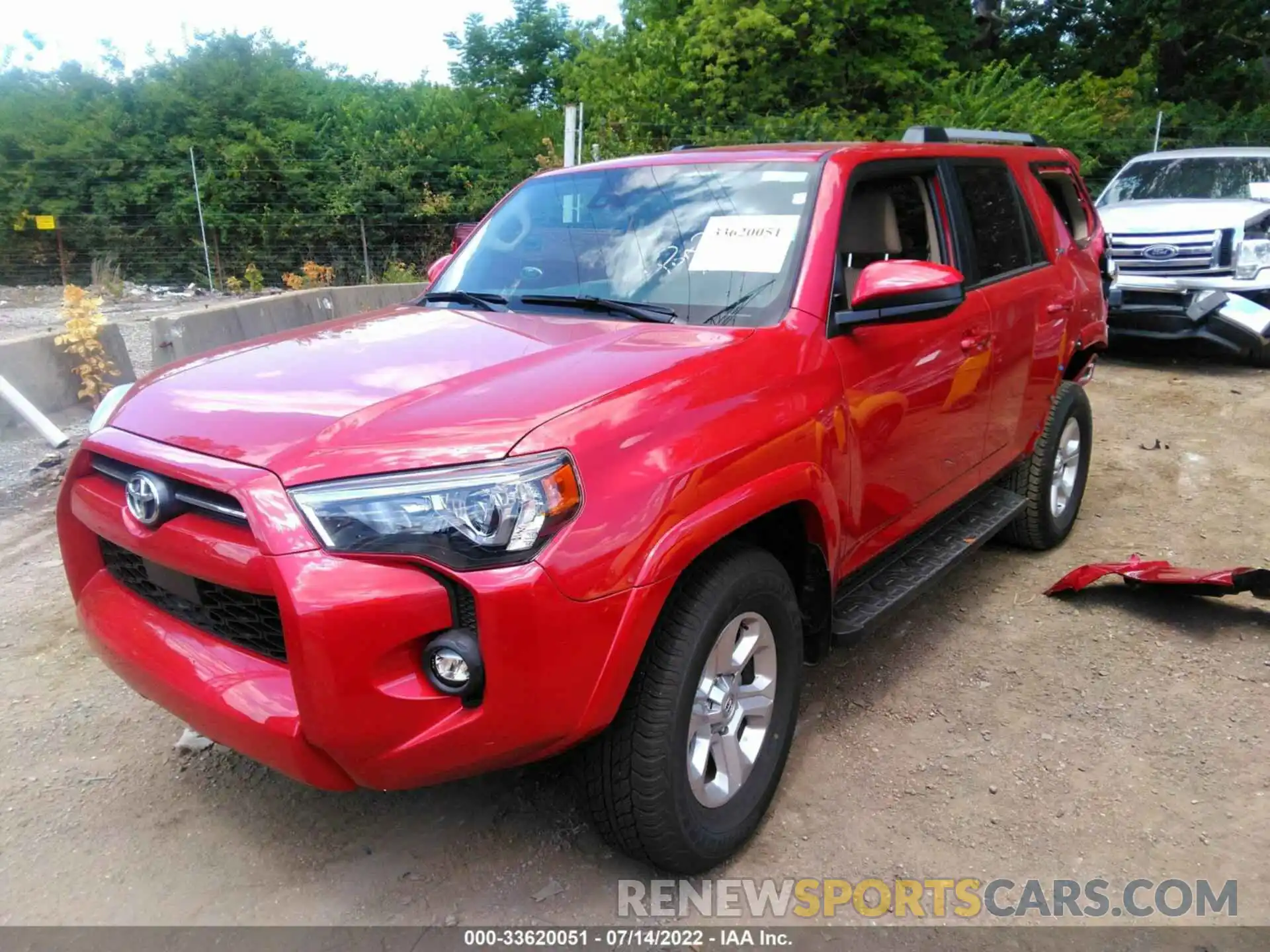 2 Photograph of a damaged car JTEMU5JR2N6019312 TOYOTA 4RUNNER 2022