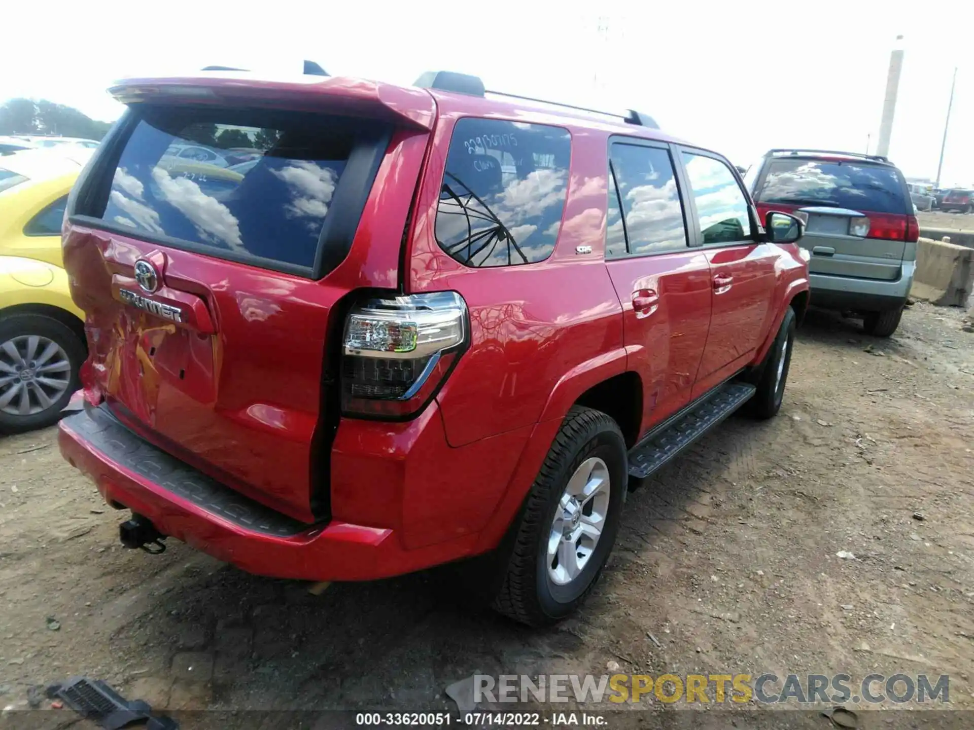 4 Photograph of a damaged car JTEMU5JR2N6019312 TOYOTA 4RUNNER 2022