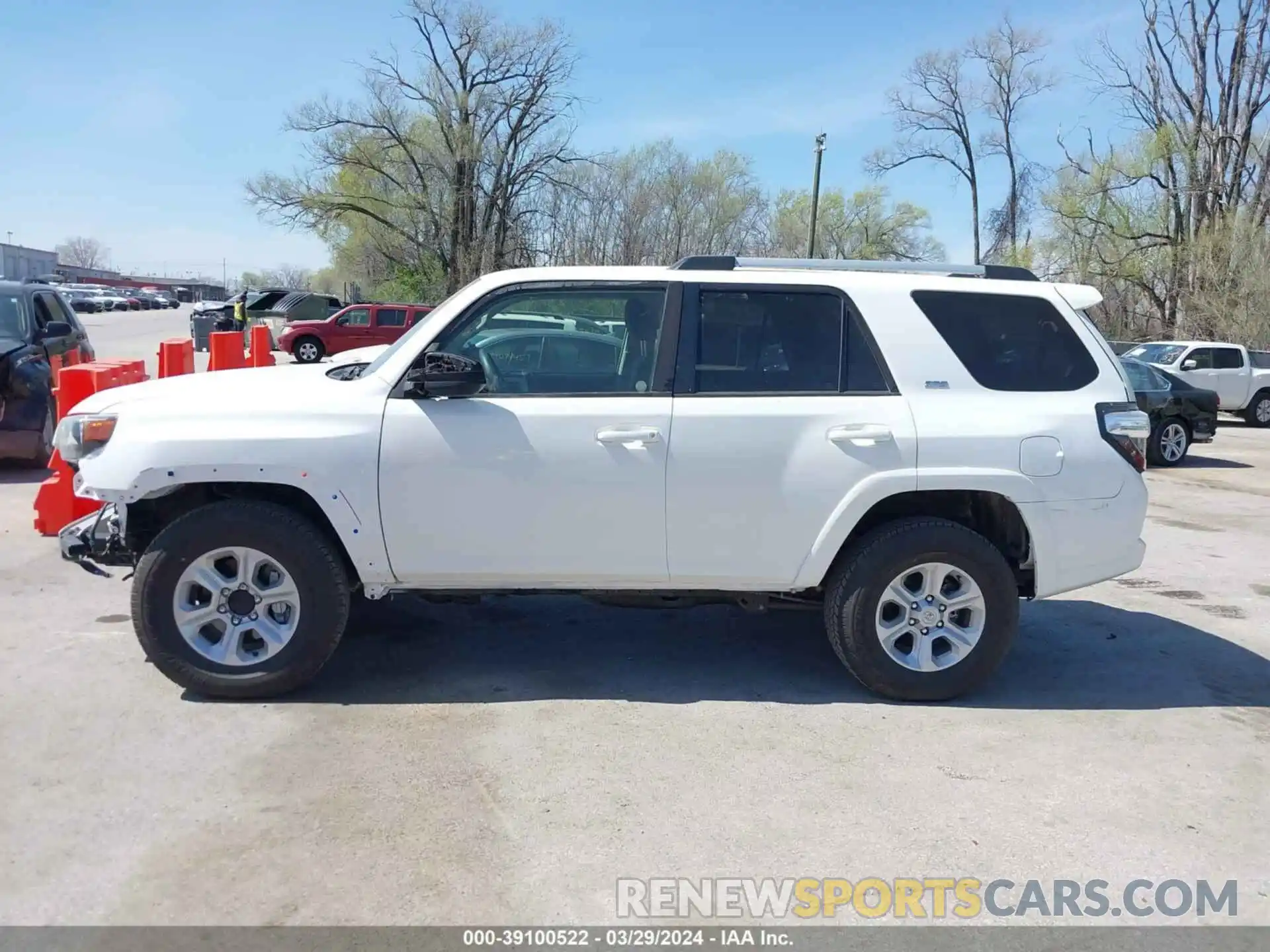 15 Photograph of a damaged car JTEMU5JR4N6061626 TOYOTA 4RUNNER 2022