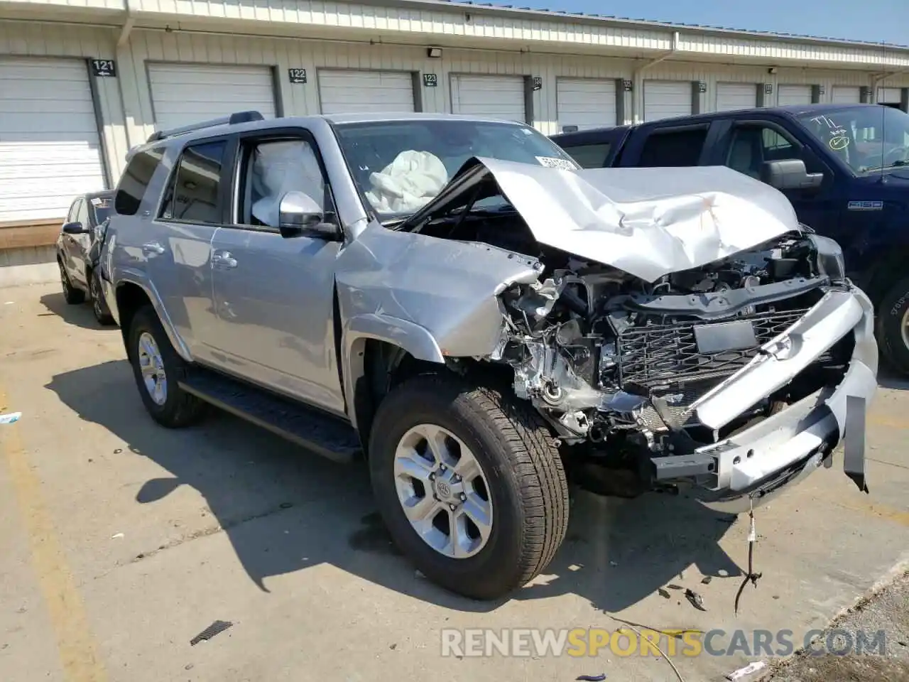 1 Photograph of a damaged car JTEMU5JR5N6052966 TOYOTA 4RUNNER 2022