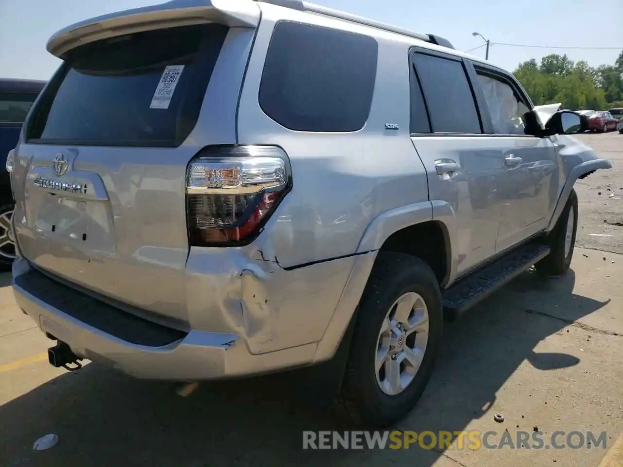 4 Photograph of a damaged car JTEMU5JR5N6052966 TOYOTA 4RUNNER 2022