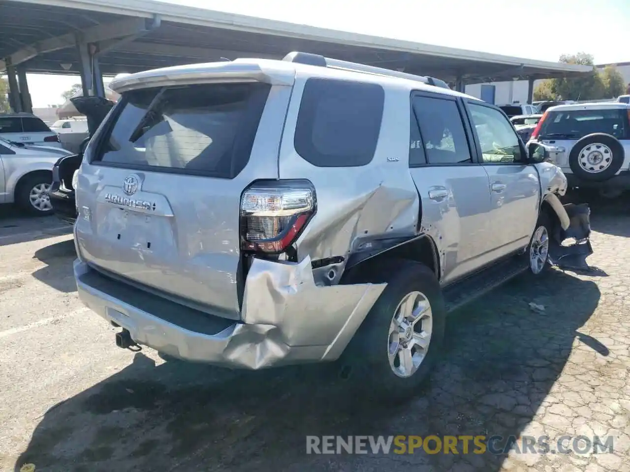 4 Photograph of a damaged car JTEMU5JR6N6001590 TOYOTA 4RUNNER 2022