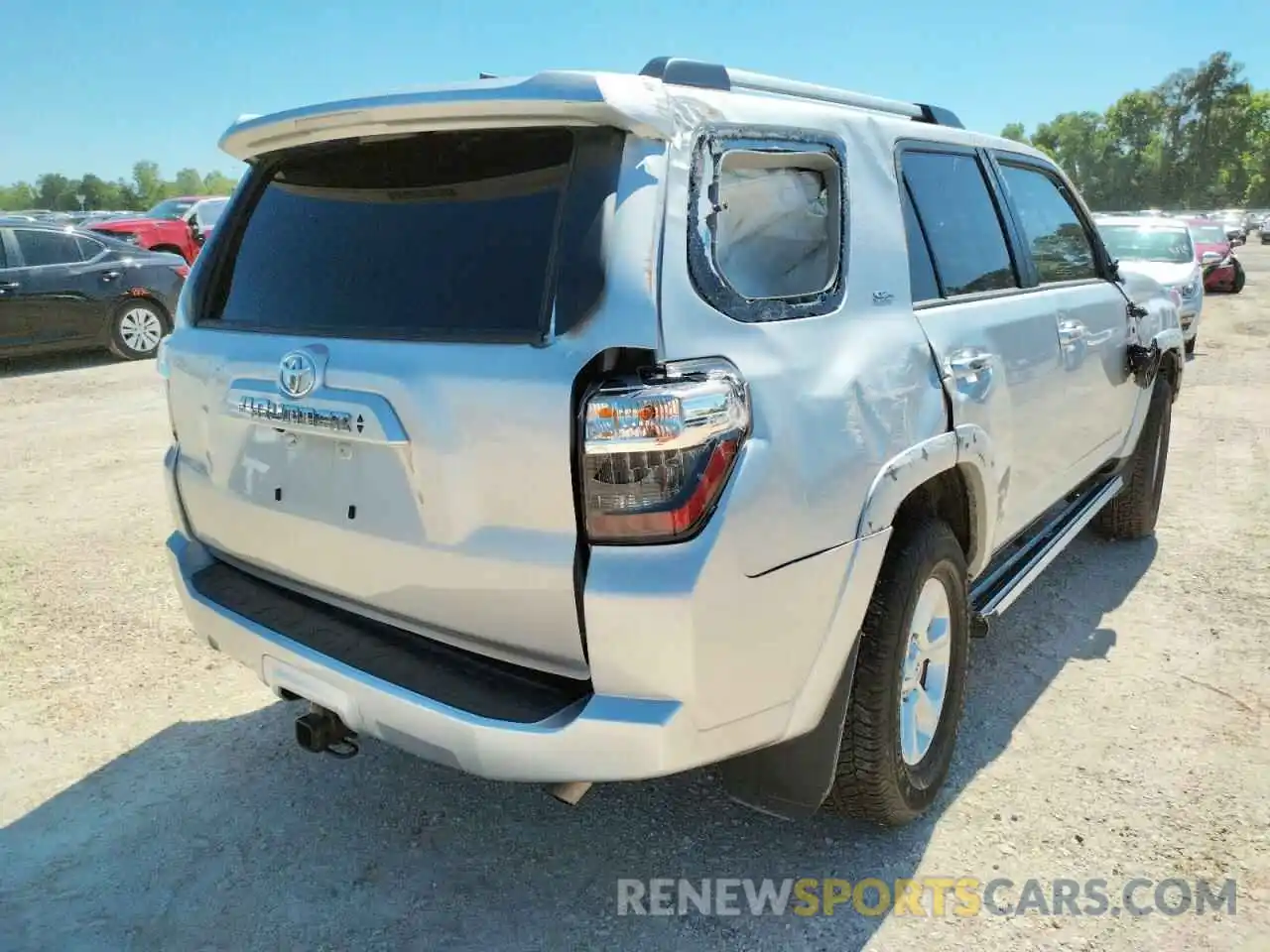 4 Photograph of a damaged car JTEMU5JR7N6003090 TOYOTA 4RUNNER 2022