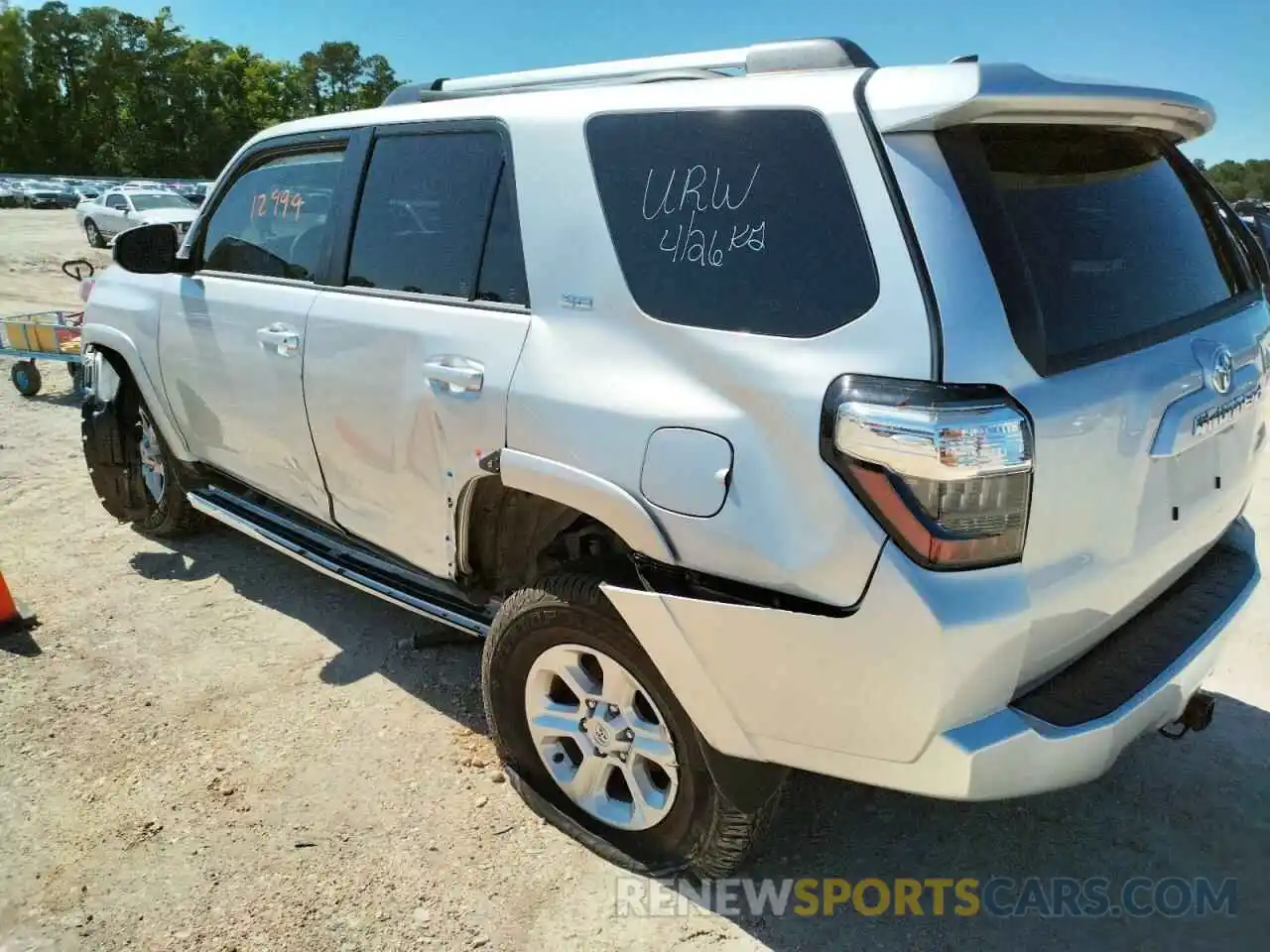 9 Photograph of a damaged car JTEMU5JR7N6003090 TOYOTA 4RUNNER 2022