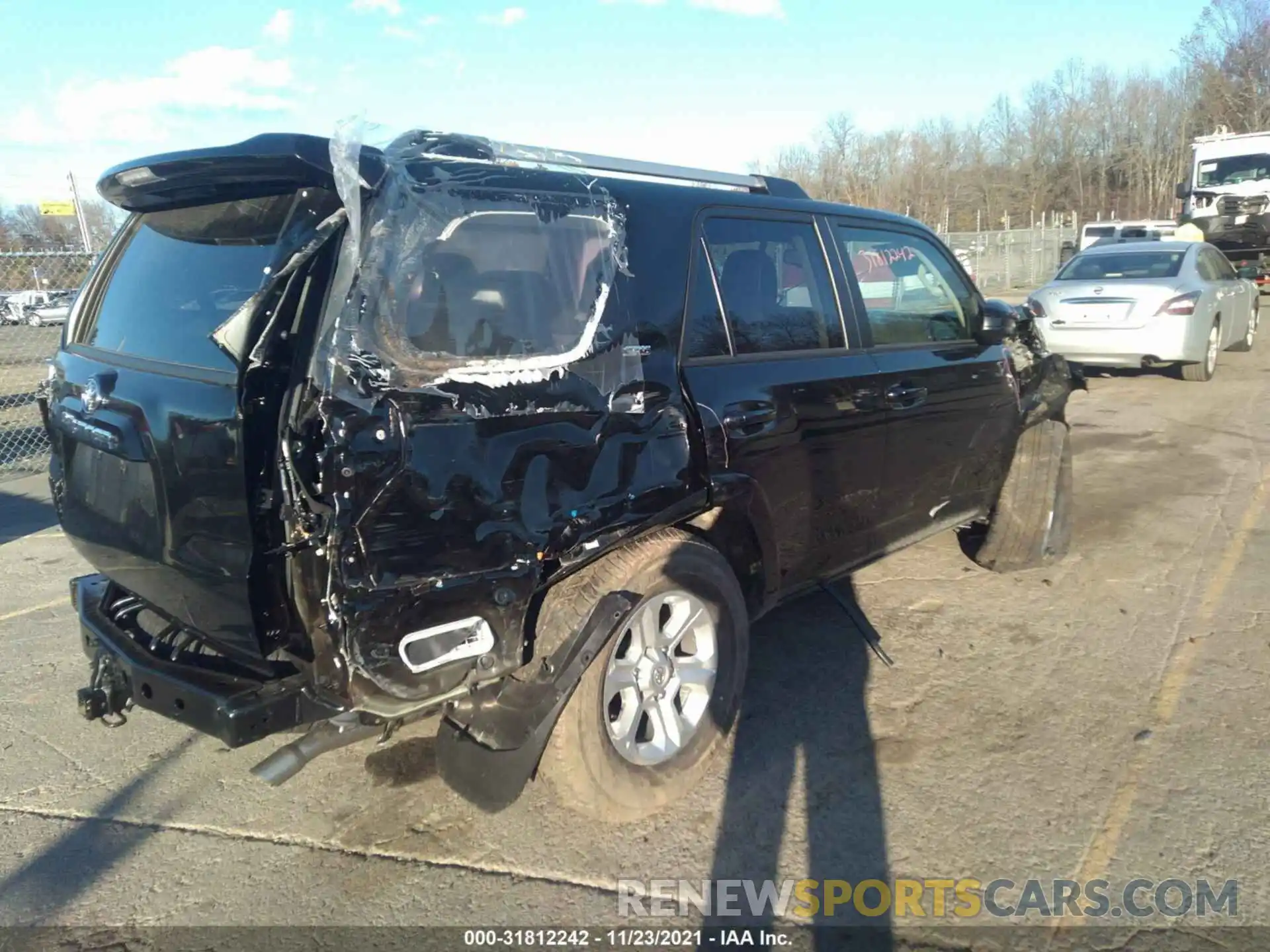 4 Photograph of a damaged car JTEMU5JR9N5977367 TOYOTA 4RUNNER 2022