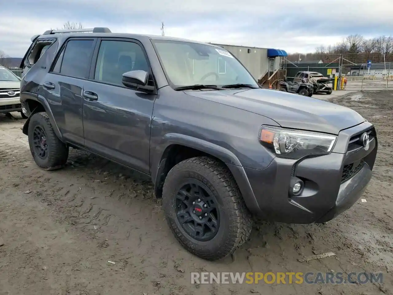 4 Photograph of a damaged car JTEMU5JR9N6016553 TOYOTA 4RUNNER 2022