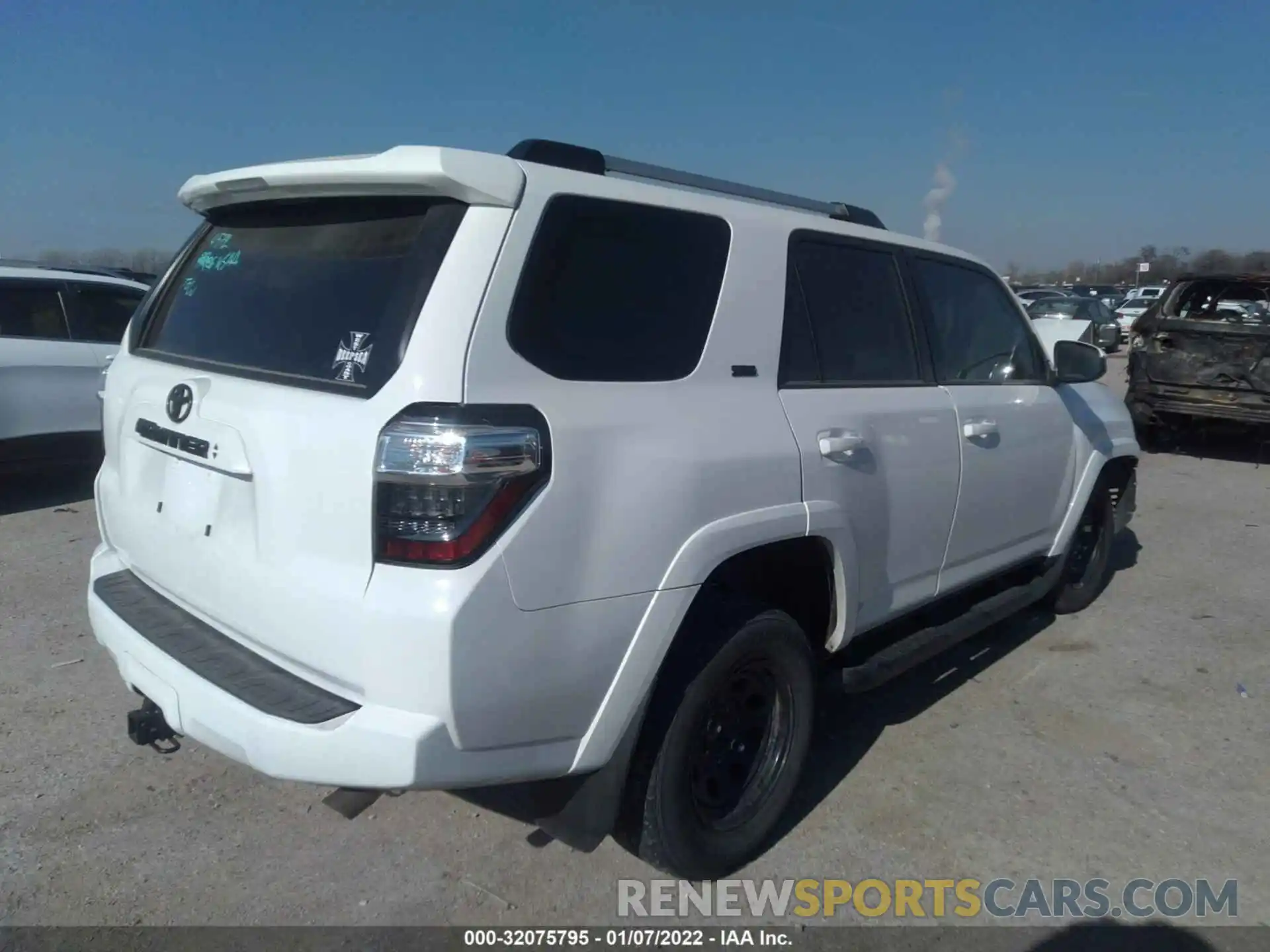 4 Photograph of a damaged car JTEMU5JRXN5979743 TOYOTA 4RUNNER 2022