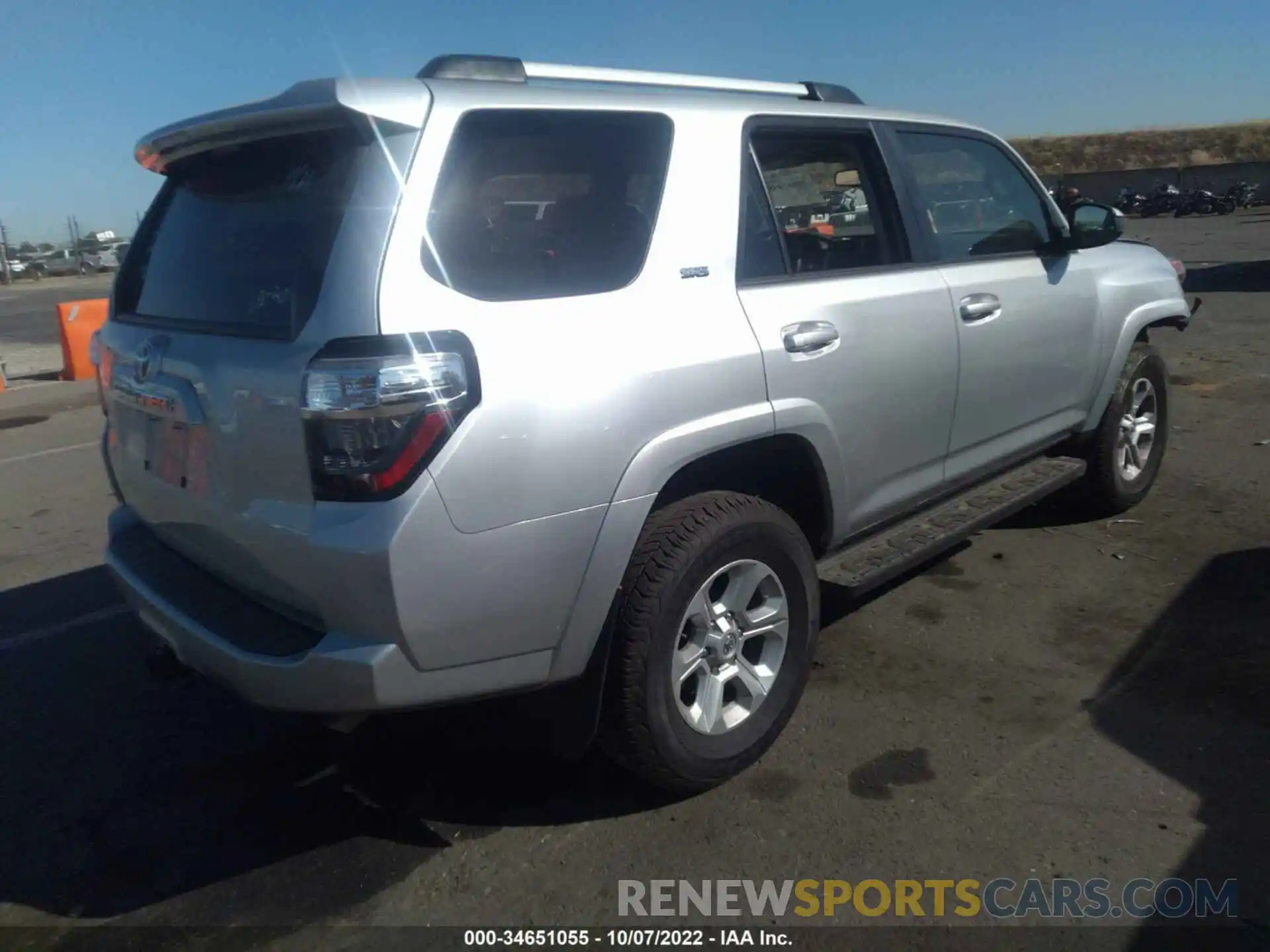 4 Photograph of a damaged car JTEMU5JRXN6053479 TOYOTA 4RUNNER 2022