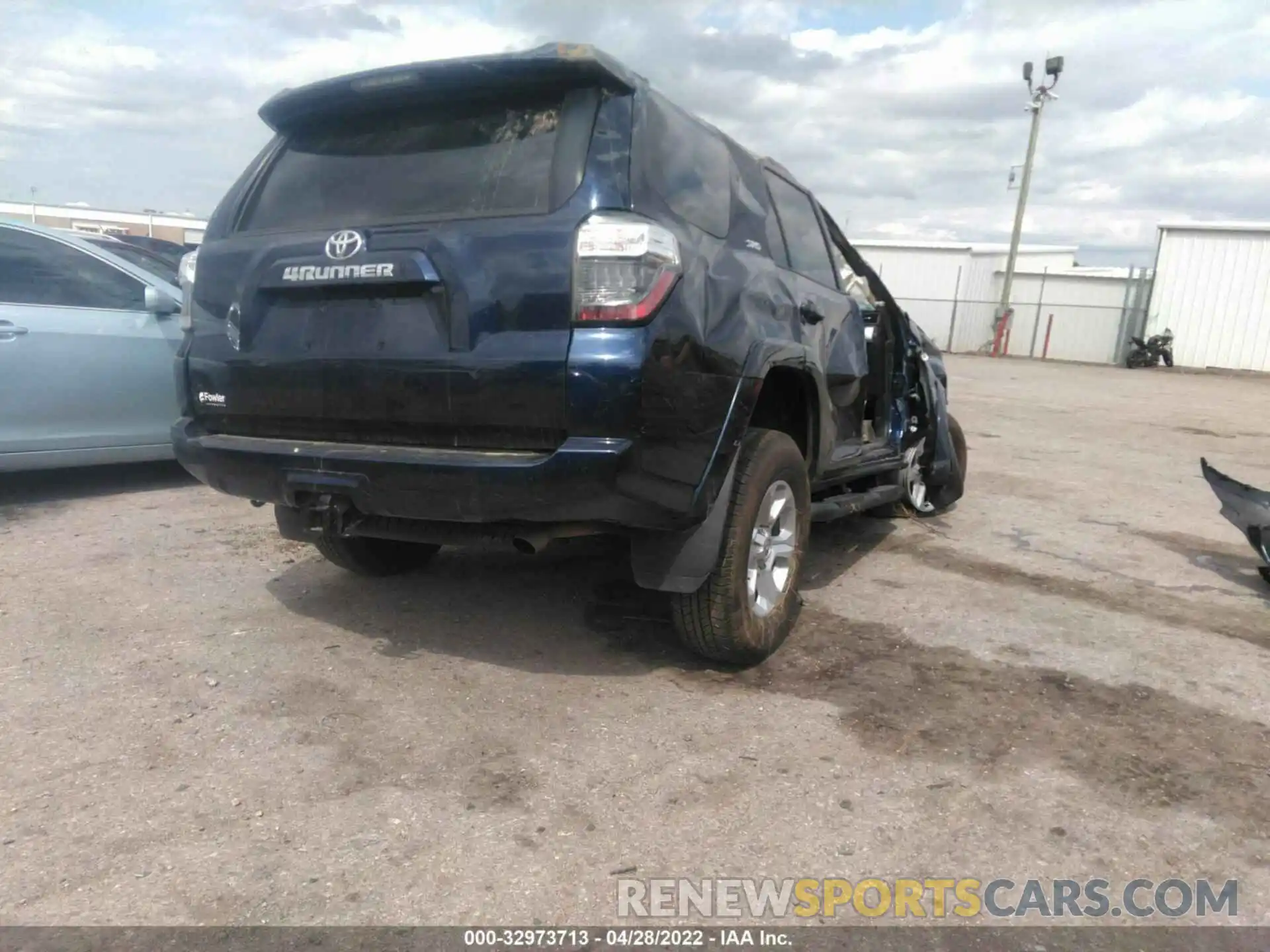 4 Photograph of a damaged car JTENU5JR1N6008595 TOYOTA 4RUNNER 2022