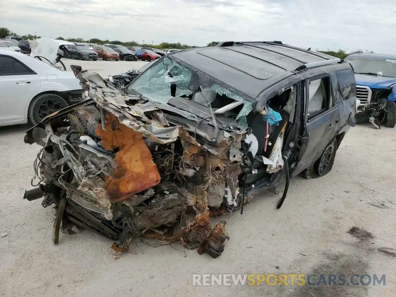 2 Photograph of a damaged car JTENU5JR1N6033576 TOYOTA 4RUNNER 2022