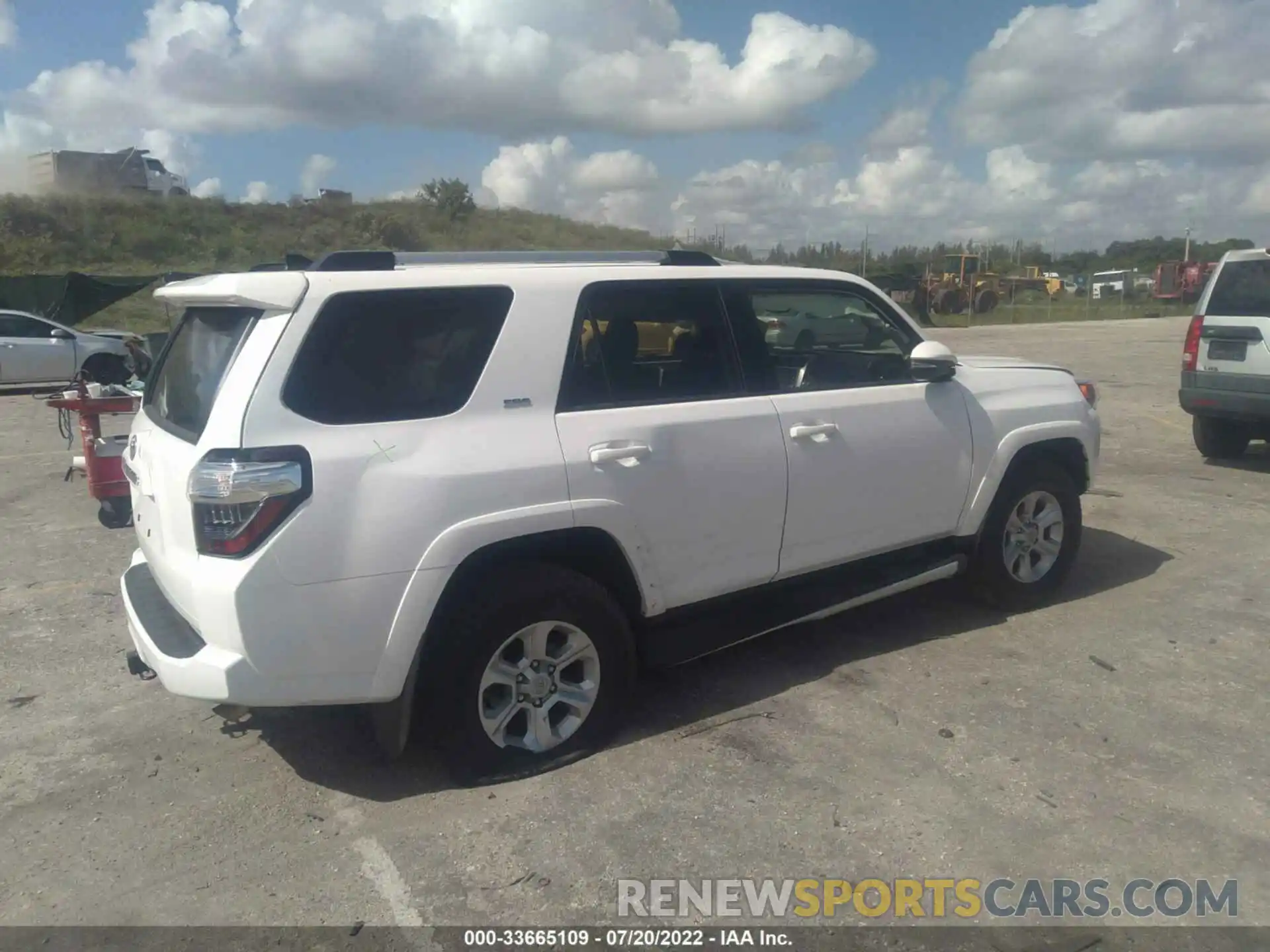 4 Photograph of a damaged car JTENU5JR1N6039247 TOYOTA 4RUNNER 2022