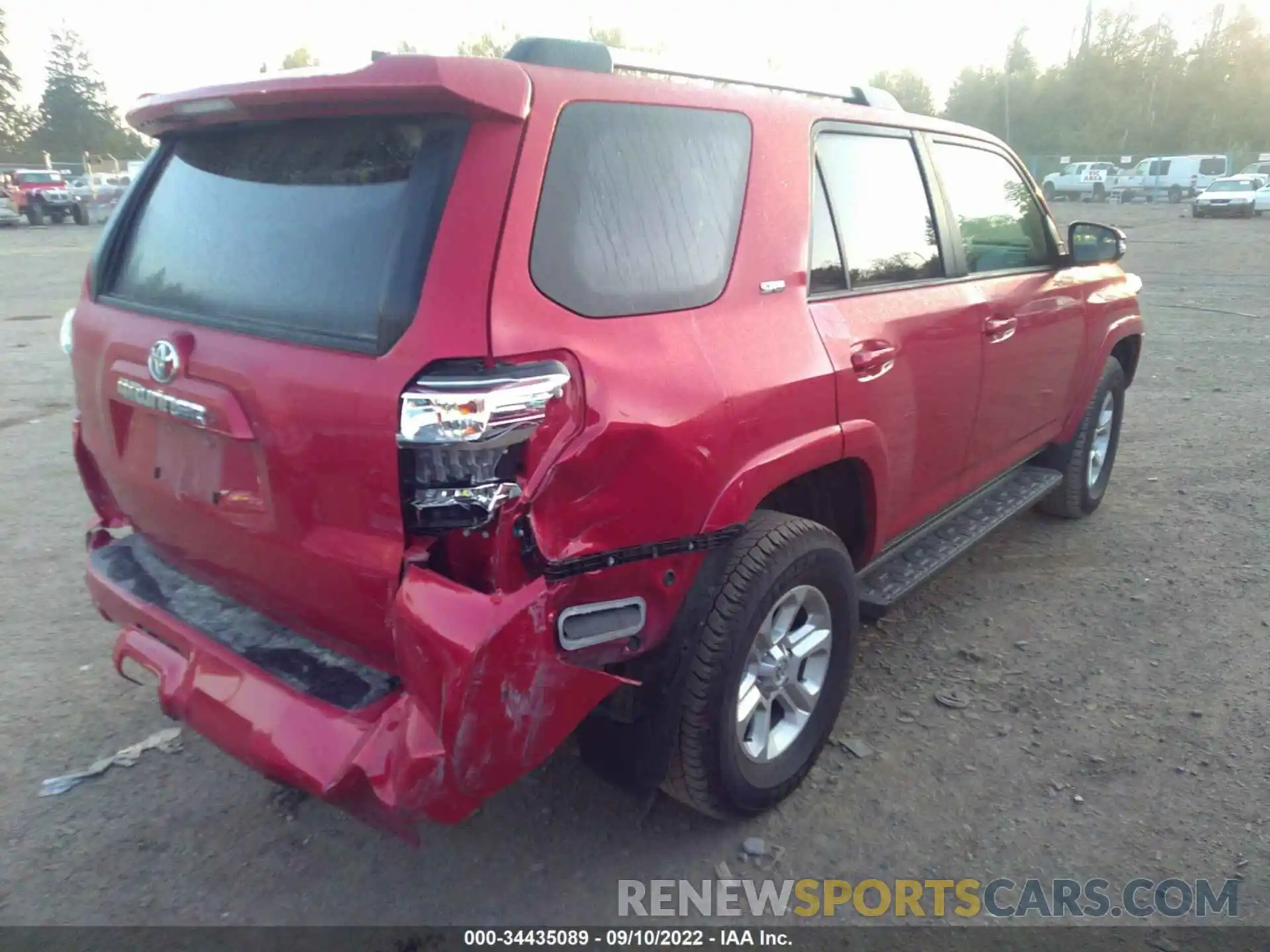 4 Photograph of a damaged car JTENU5JR2N6020576 TOYOTA 4RUNNER 2022