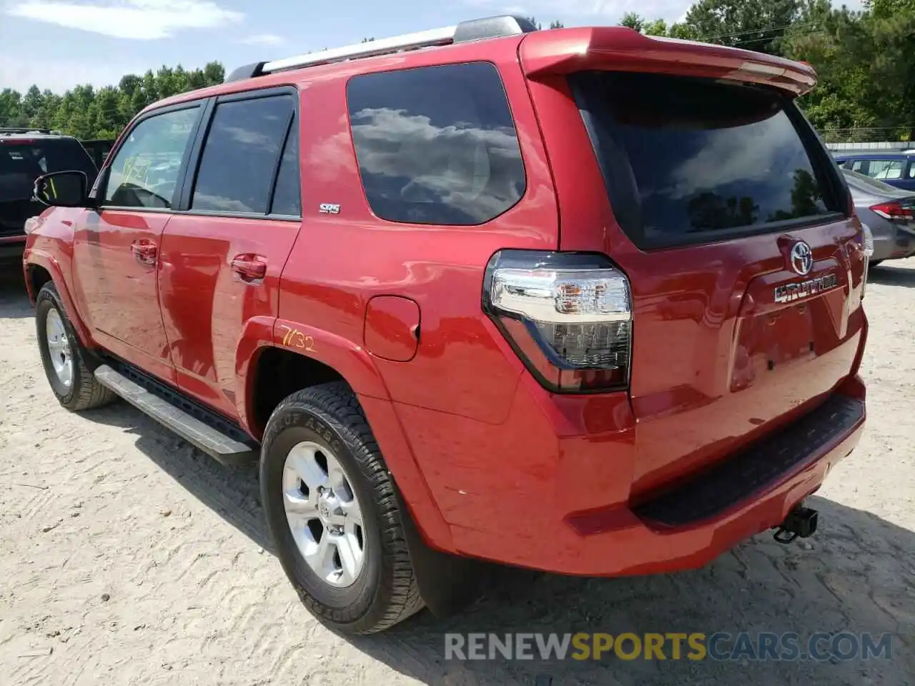 3 Photograph of a damaged car JTENU5JR2N6023395 TOYOTA 4RUNNER 2022