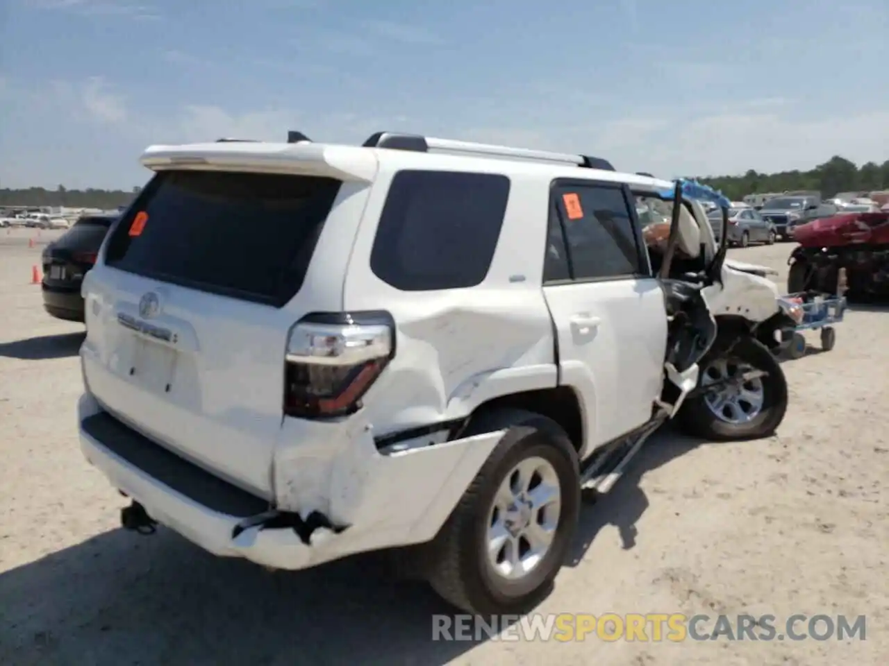 4 Photograph of a damaged car JTENU5JR3N5975280 TOYOTA 4RUNNER 2022