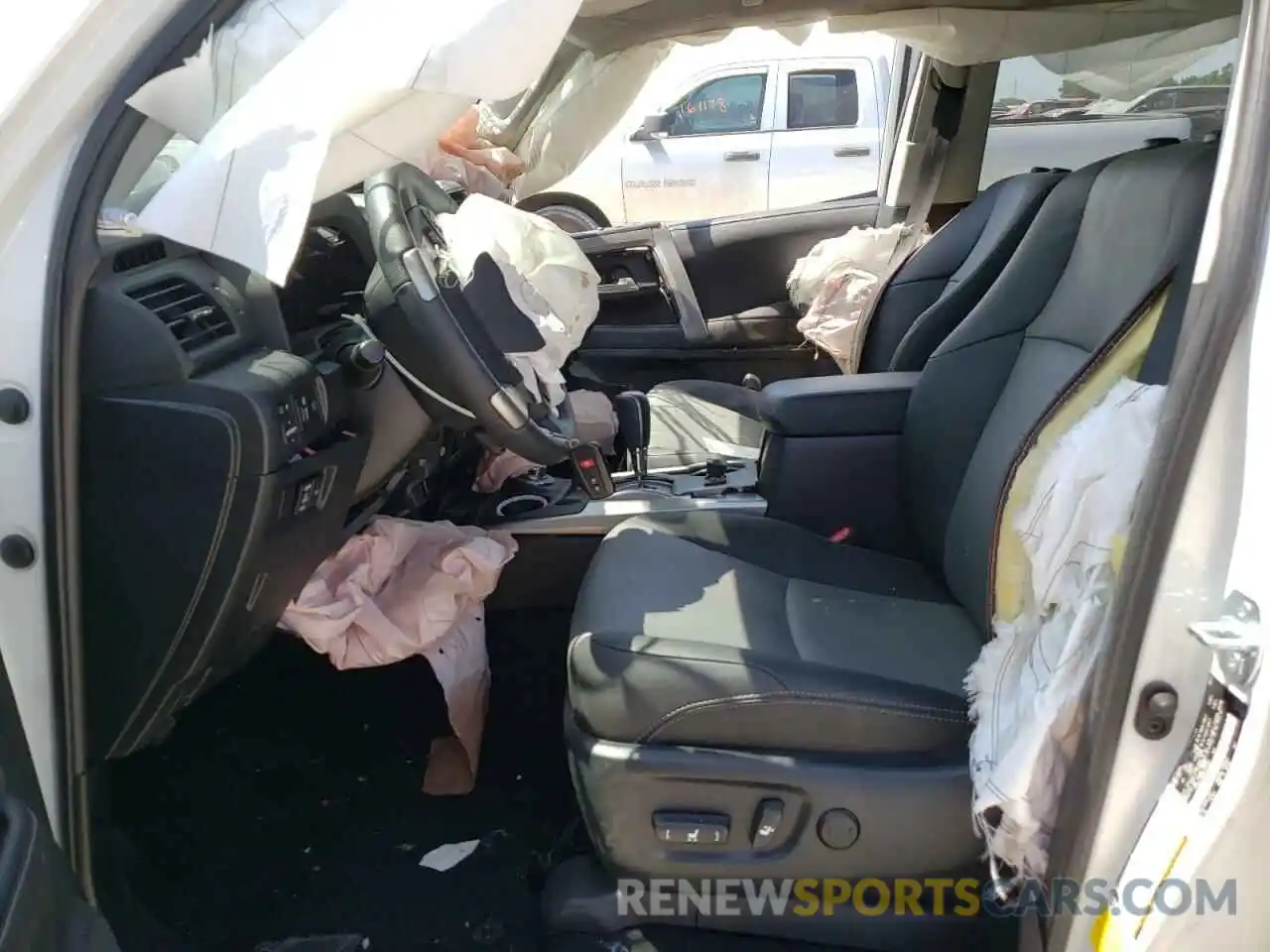 5 Photograph of a damaged car JTENU5JR3N5975280 TOYOTA 4RUNNER 2022