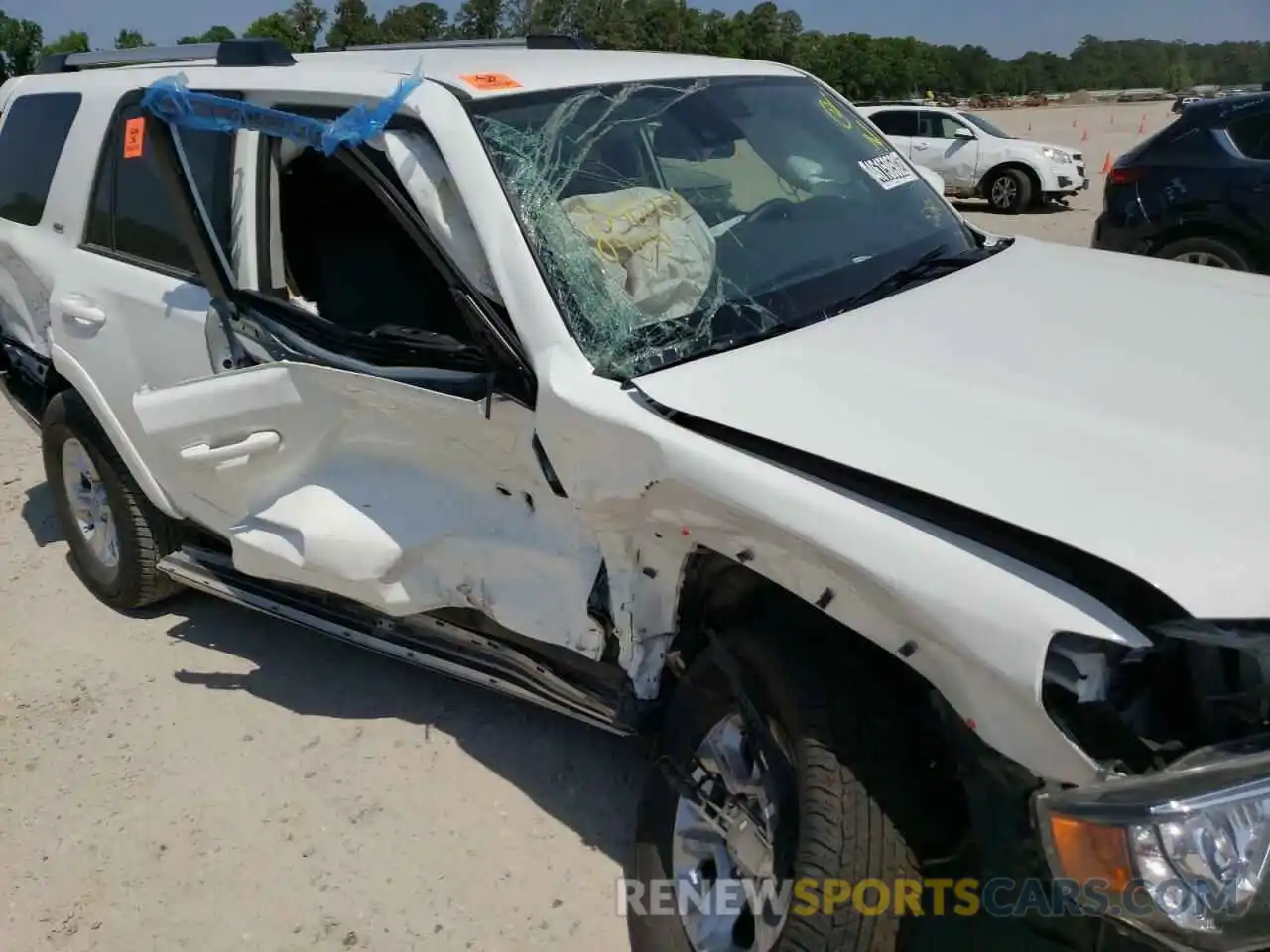 9 Photograph of a damaged car JTENU5JR3N5975280 TOYOTA 4RUNNER 2022