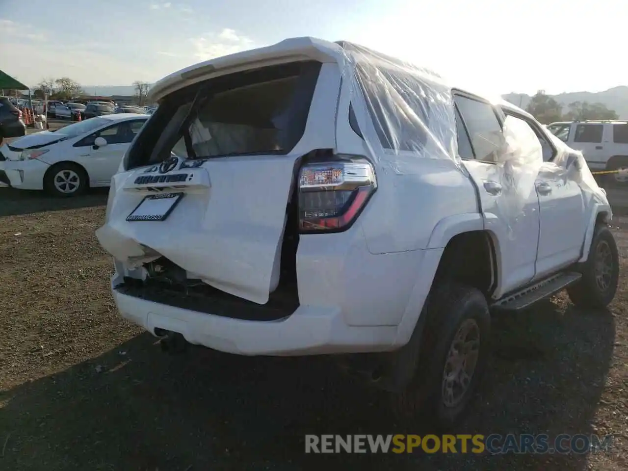 4 Photograph of a damaged car JTENU5JR3N5986974 TOYOTA 4RUNNER 2022