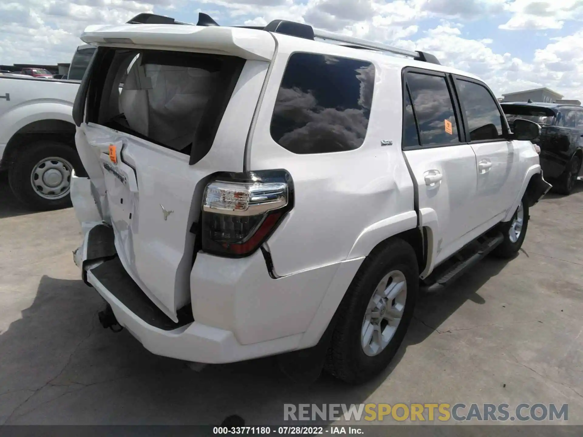 4 Photograph of a damaged car JTENU5JR4N6010454 TOYOTA 4RUNNER 2022