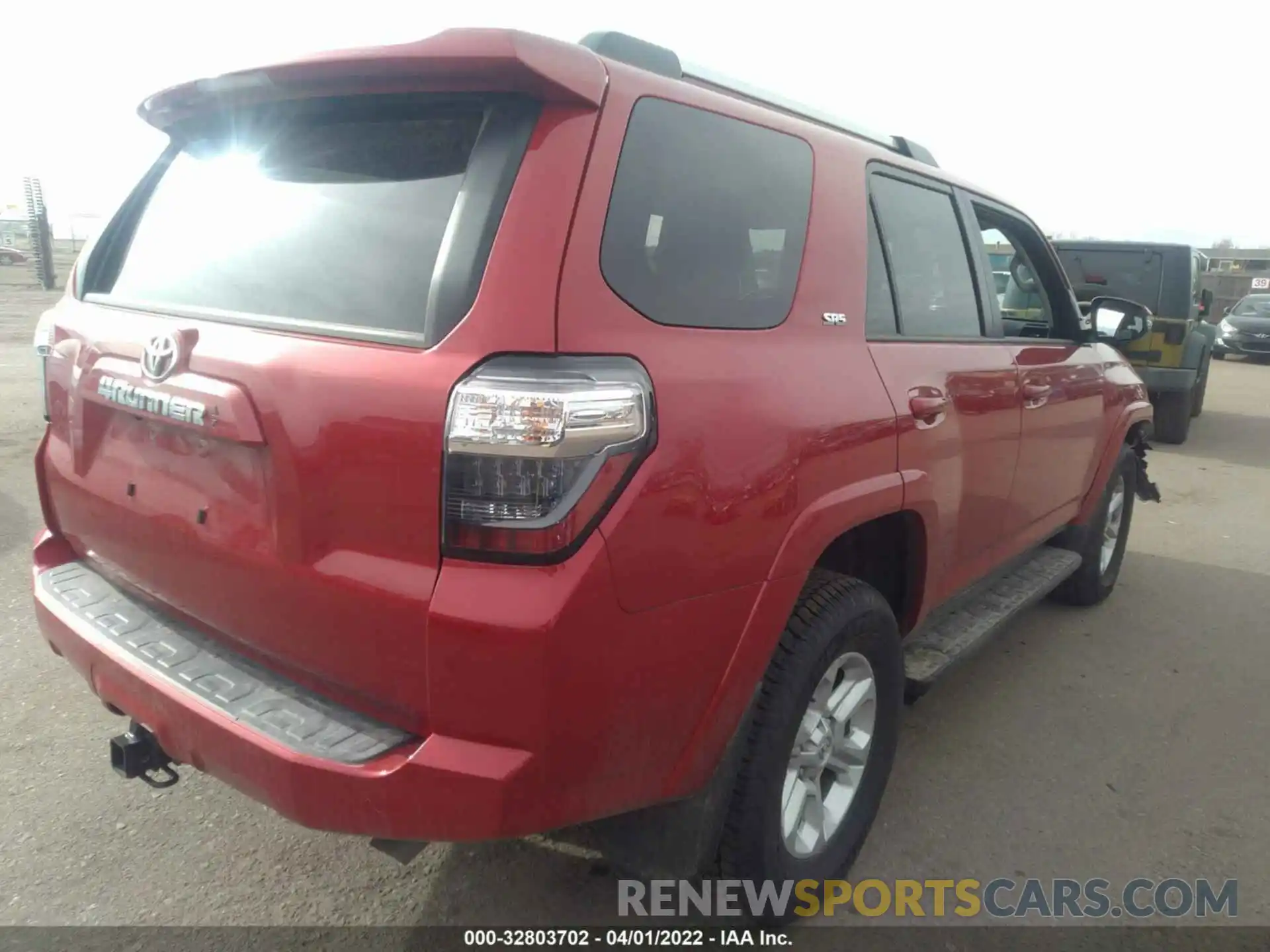 4 Photograph of a damaged car JTENU5JR4N6022281 TOYOTA 4RUNNER 2022