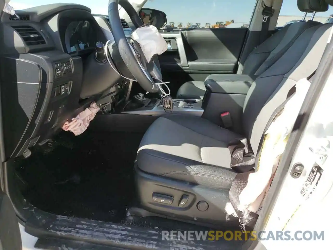 7 Photograph of a damaged car JTENU5JR5N6006574 TOYOTA 4RUNNER 2022