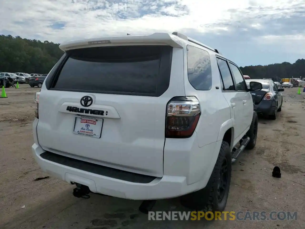 4 Photograph of a damaged car JTENU5JR5N6066807 TOYOTA 4RUNNER 2022