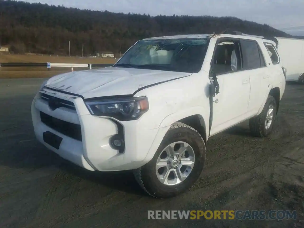 2 Photograph of a damaged car JTENU5JR6N6012366 TOYOTA 4RUNNER 2022