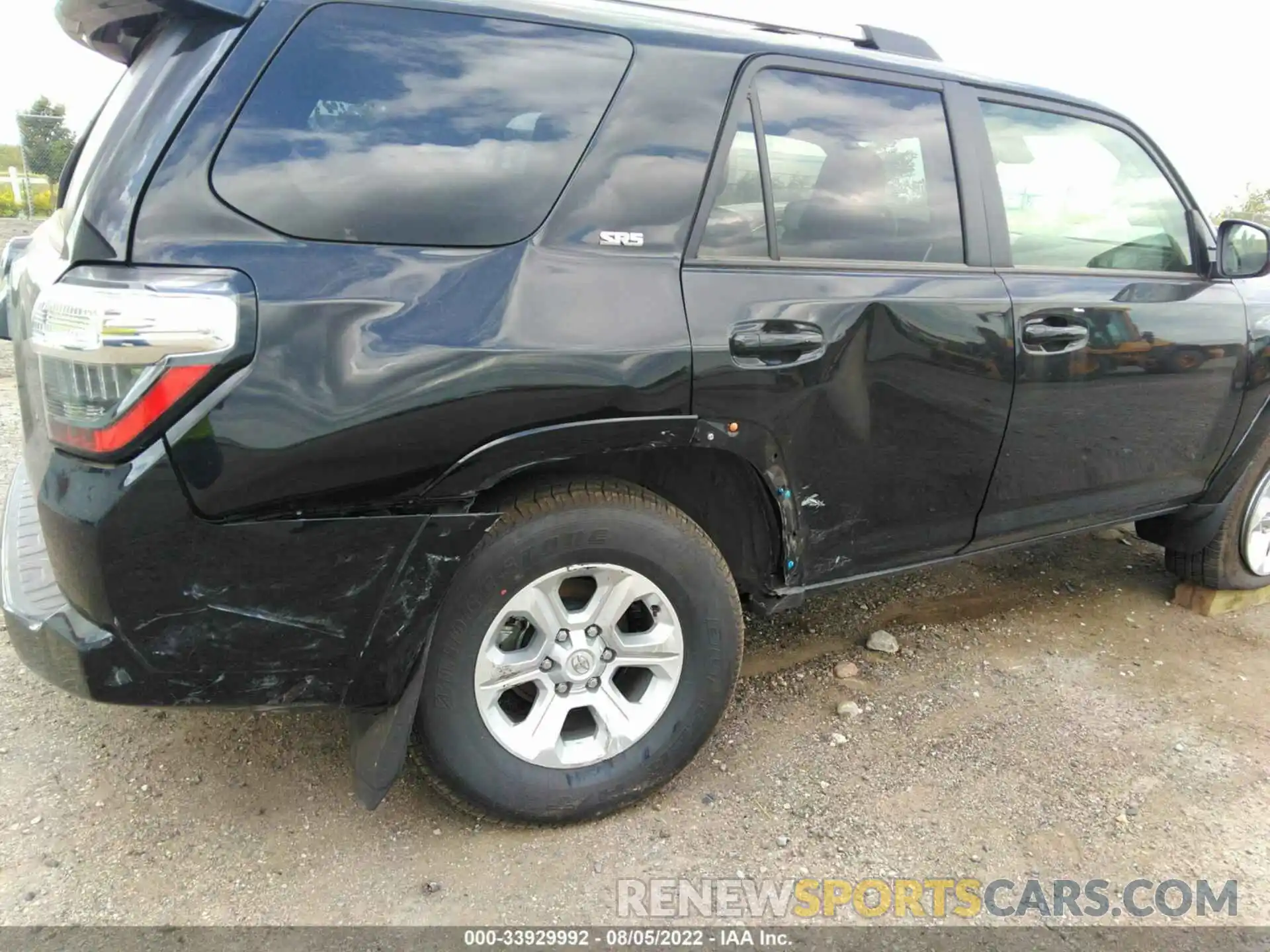 6 Photograph of a damaged car JTENU5JR8N5974576 TOYOTA 4RUNNER 2022