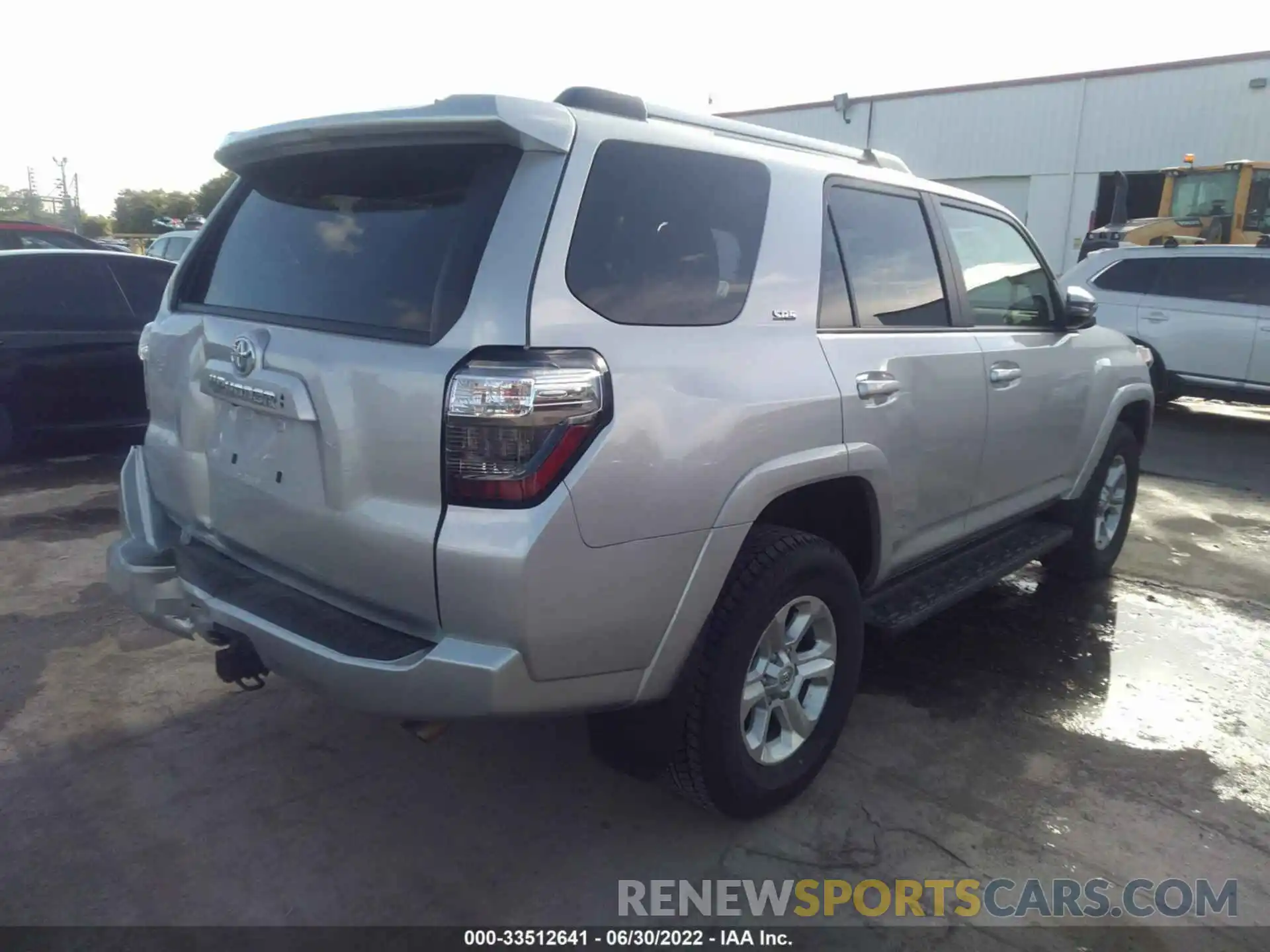 4 Photograph of a damaged car JTENU5JR8N5976120 TOYOTA 4RUNNER 2022