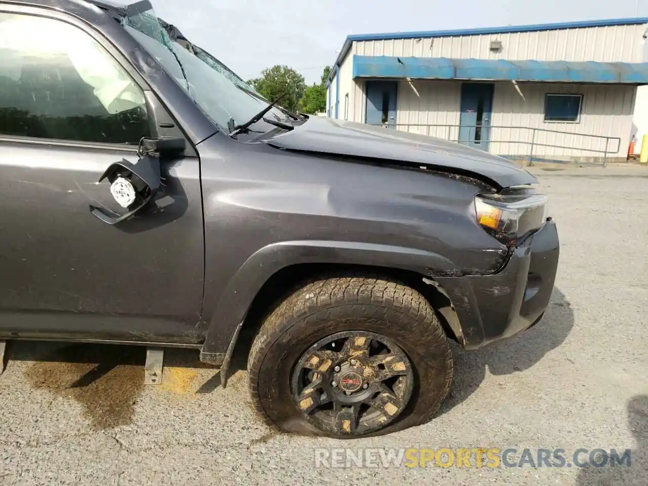 9 Photograph of a damaged car JTENU5JR9N5972786 TOYOTA 4RUNNER 2022