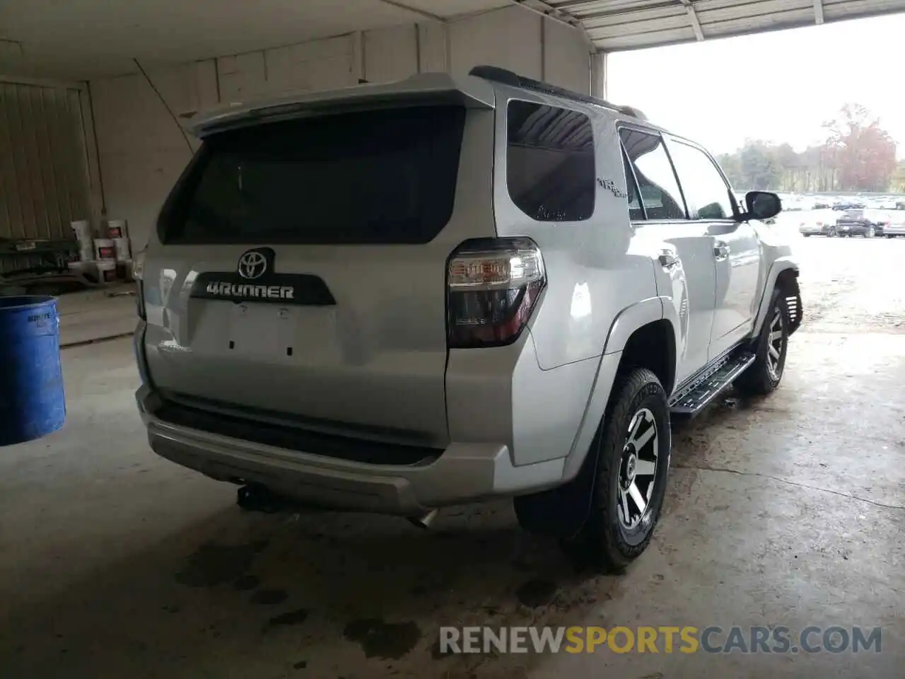 4 Photograph of a damaged car JTEPU5JR1N5977344 TOYOTA 4RUNNER 2022