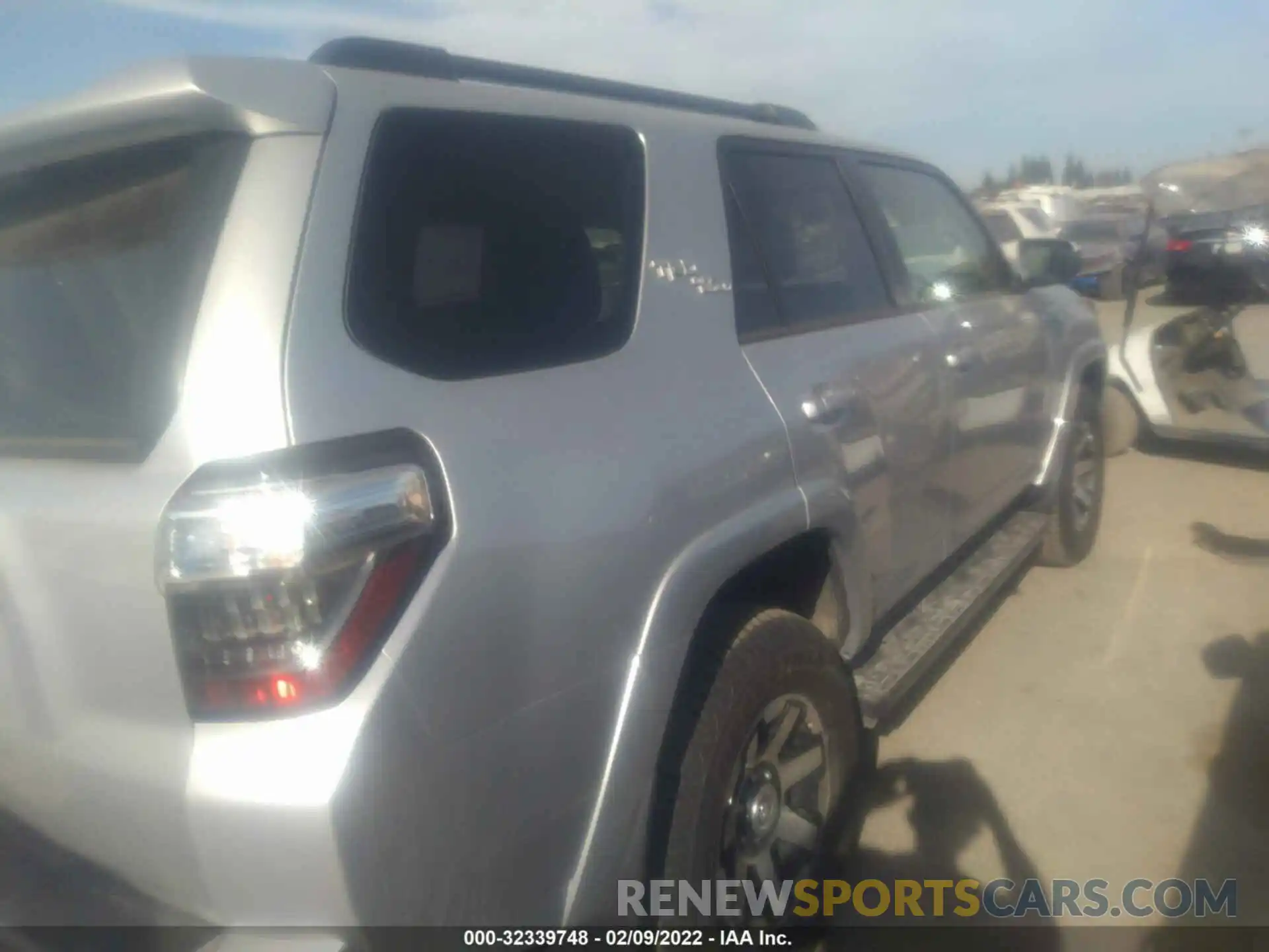 4 Photograph of a damaged car JTEPU5JR2N5974095 TOYOTA 4RUNNER 2022