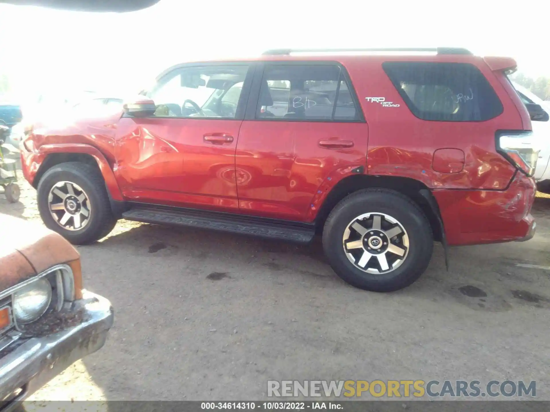 6 Photograph of a damaged car JTEPU5JR3N6007411 TOYOTA 4RUNNER 2022