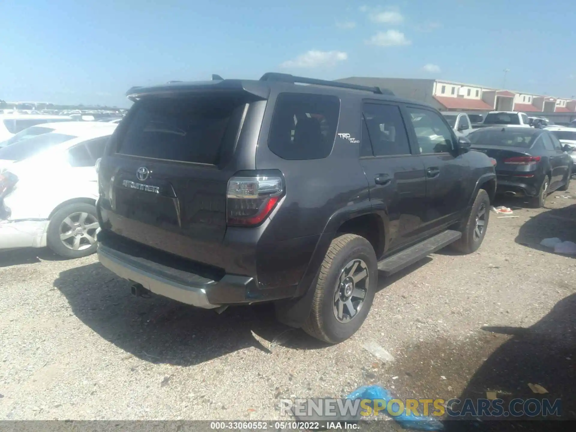 4 Photograph of a damaged car JTEPU5JR4N5983199 TOYOTA 4RUNNER 2022