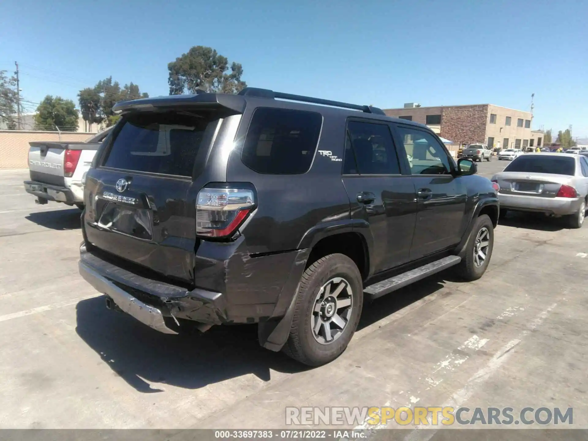 4 Photograph of a damaged car JTEPU5JR5N6008429 TOYOTA 4RUNNER 2022