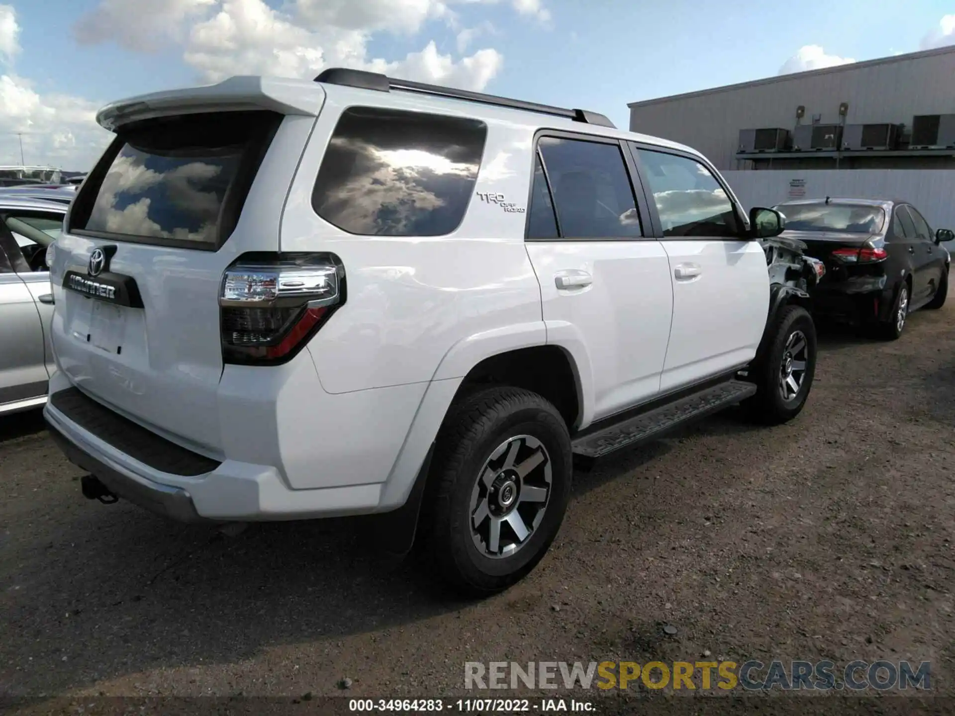 4 Photograph of a damaged car JTEPU5JR5N6051099 TOYOTA 4RUNNER 2022