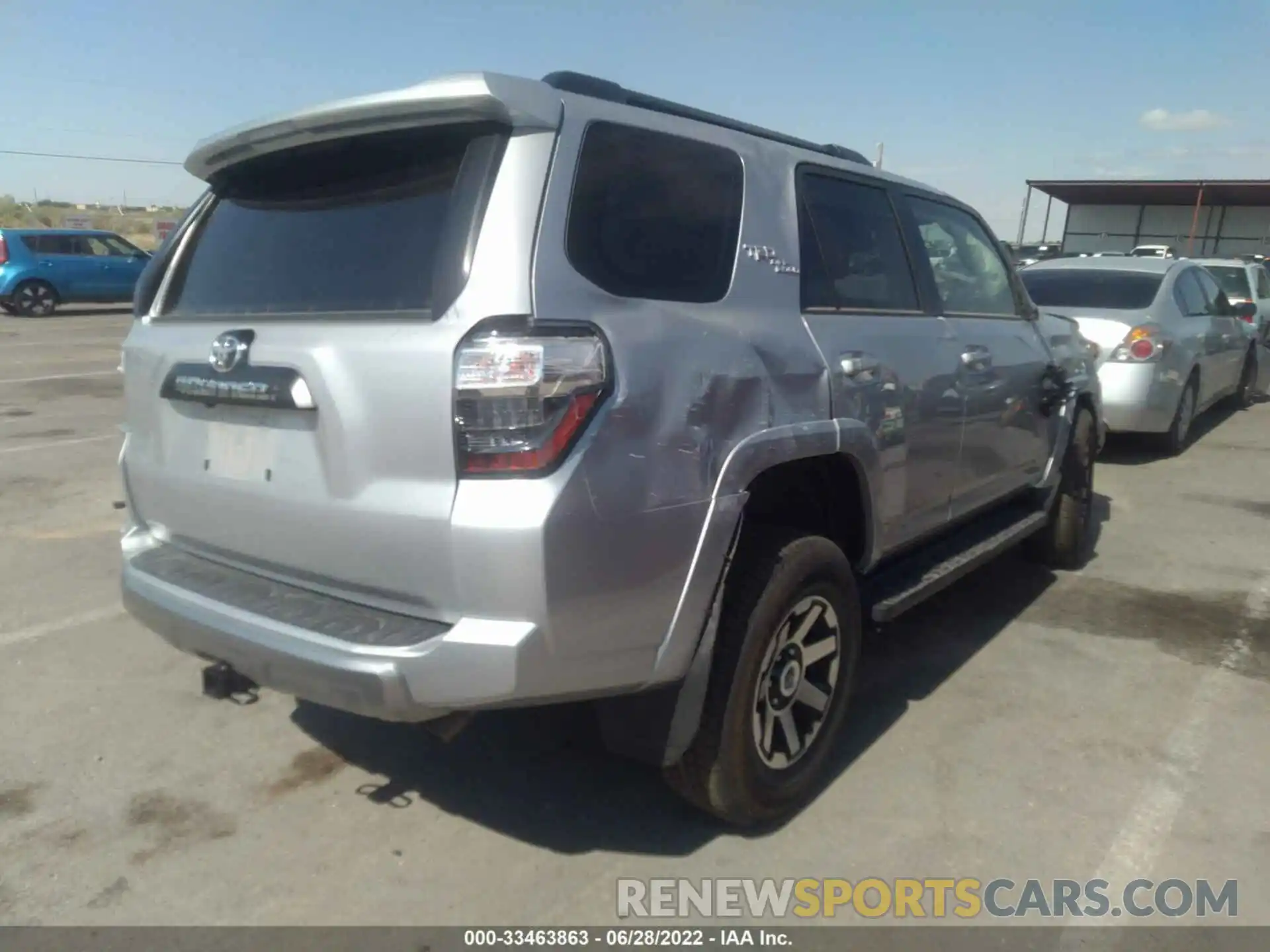 4 Photograph of a damaged car JTEPU5JR9N6005498 TOYOTA 4RUNNER 2022