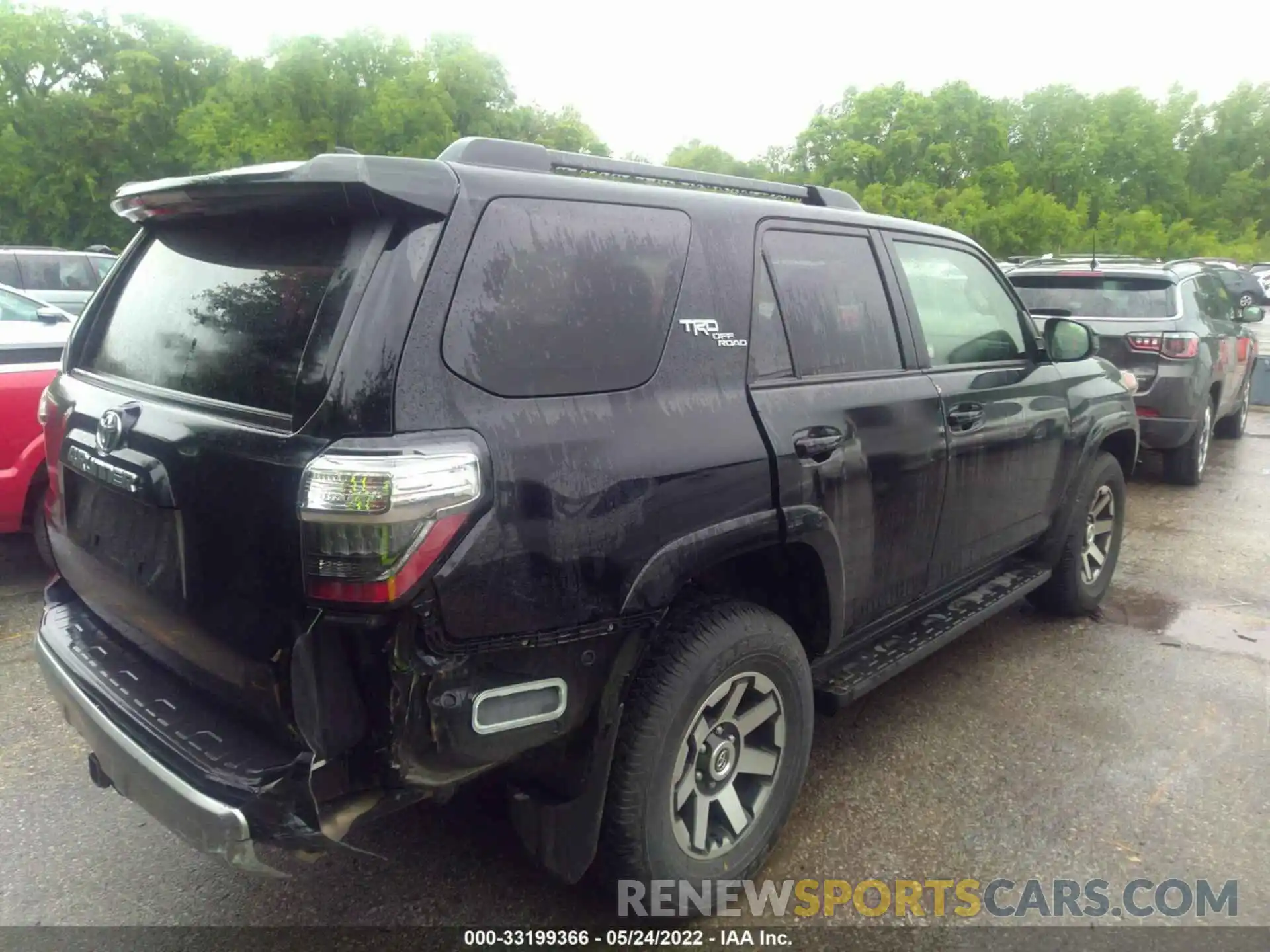 4 Photograph of a damaged car JTEPU5JR9N6007817 TOYOTA 4RUNNER 2022