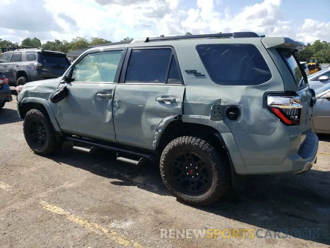 10 Photograph of a damaged car JTEPU5JRXN6029566 TOYOTA 4RUNNER 2022