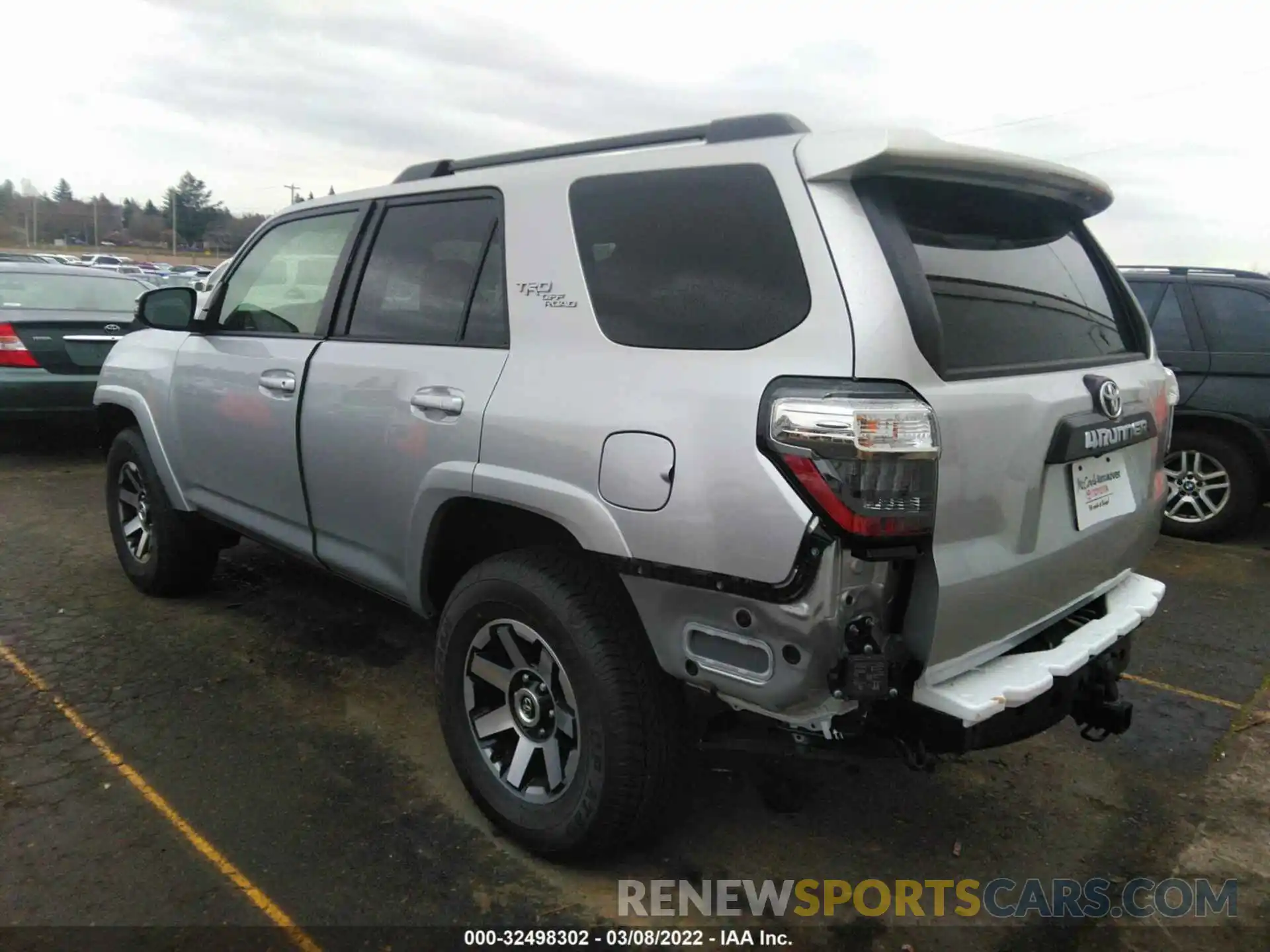 3 Photograph of a damaged car JTERU5JR0N6009741 TOYOTA 4RUNNER 2022