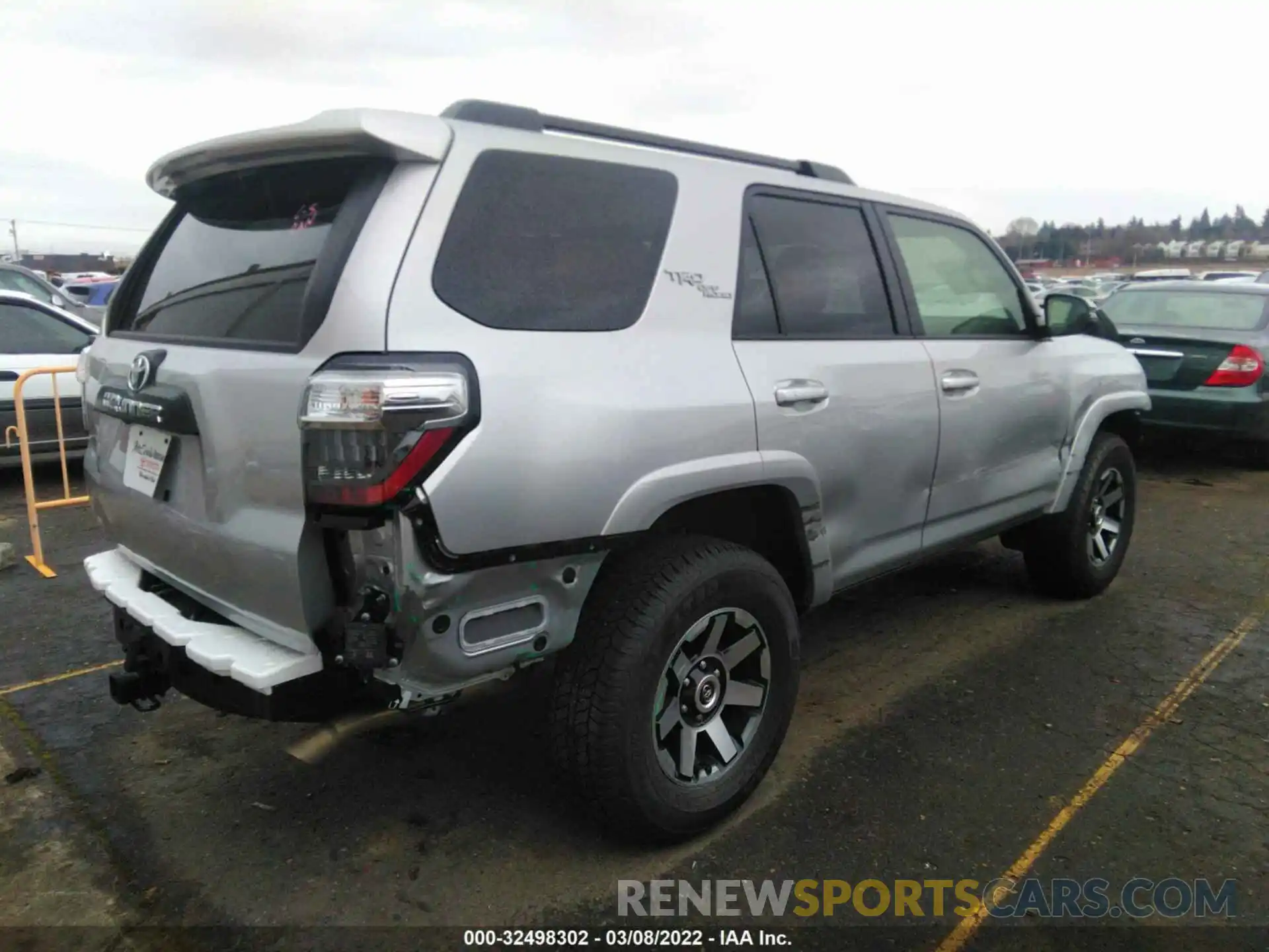 4 Photograph of a damaged car JTERU5JR0N6009741 TOYOTA 4RUNNER 2022