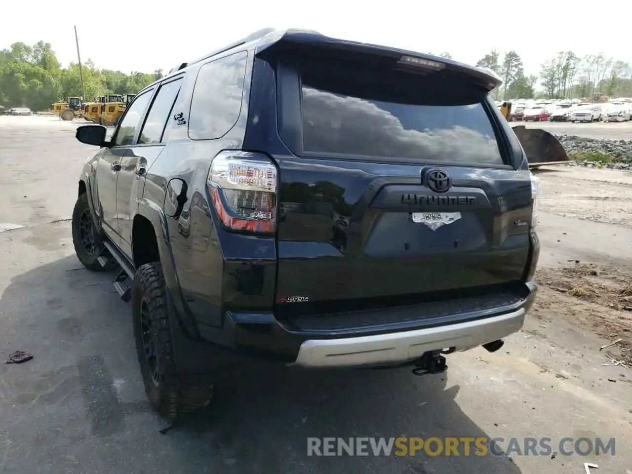 3 Photograph of a damaged car JTERU5JR0N6046370 TOYOTA 4RUNNER 2022