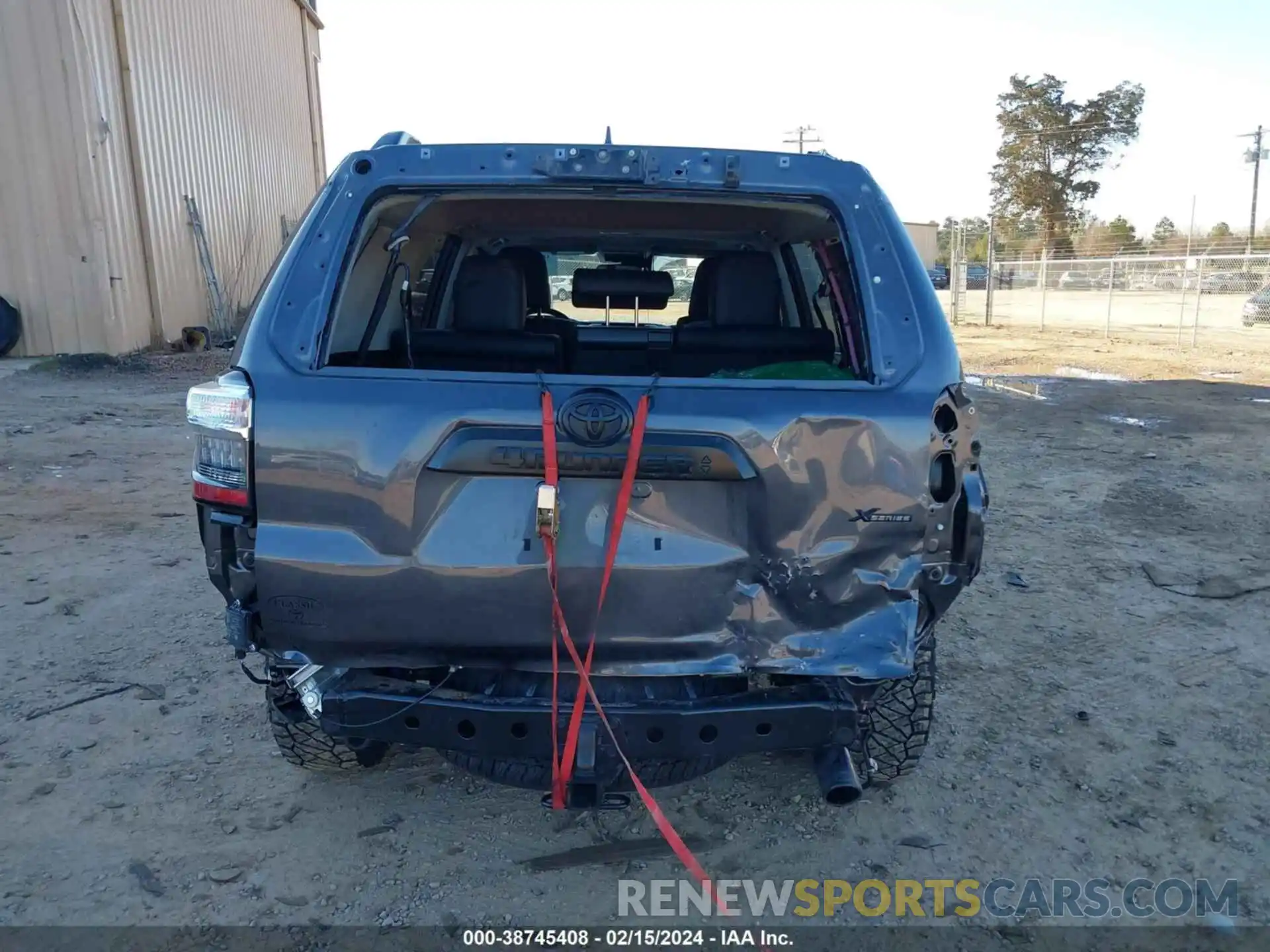 17 Photograph of a damaged car JTERU5JR1N6005018 TOYOTA 4RUNNER 2022