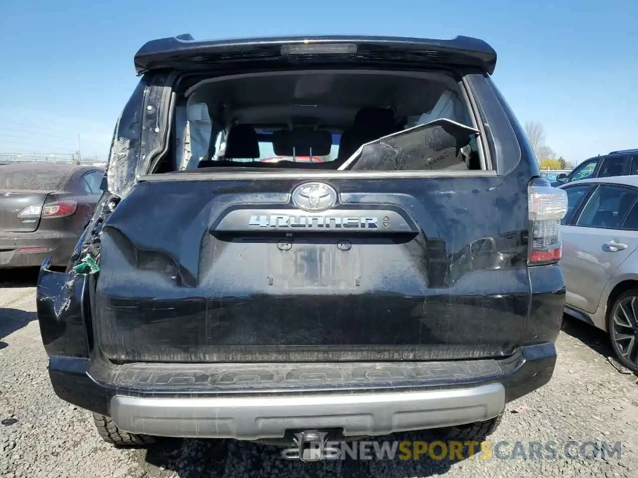 6 Photograph of a damaged car JTERU5JR1N6020067 TOYOTA 4RUNNER 2022