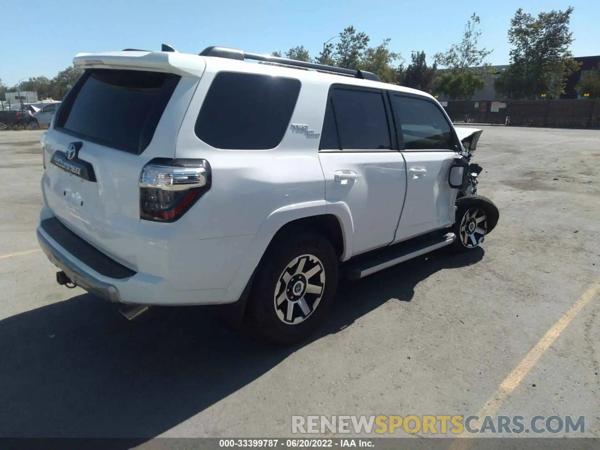 4 Photograph of a damaged car JTERU5JR1N6042960 TOYOTA 4RUNNER 2022