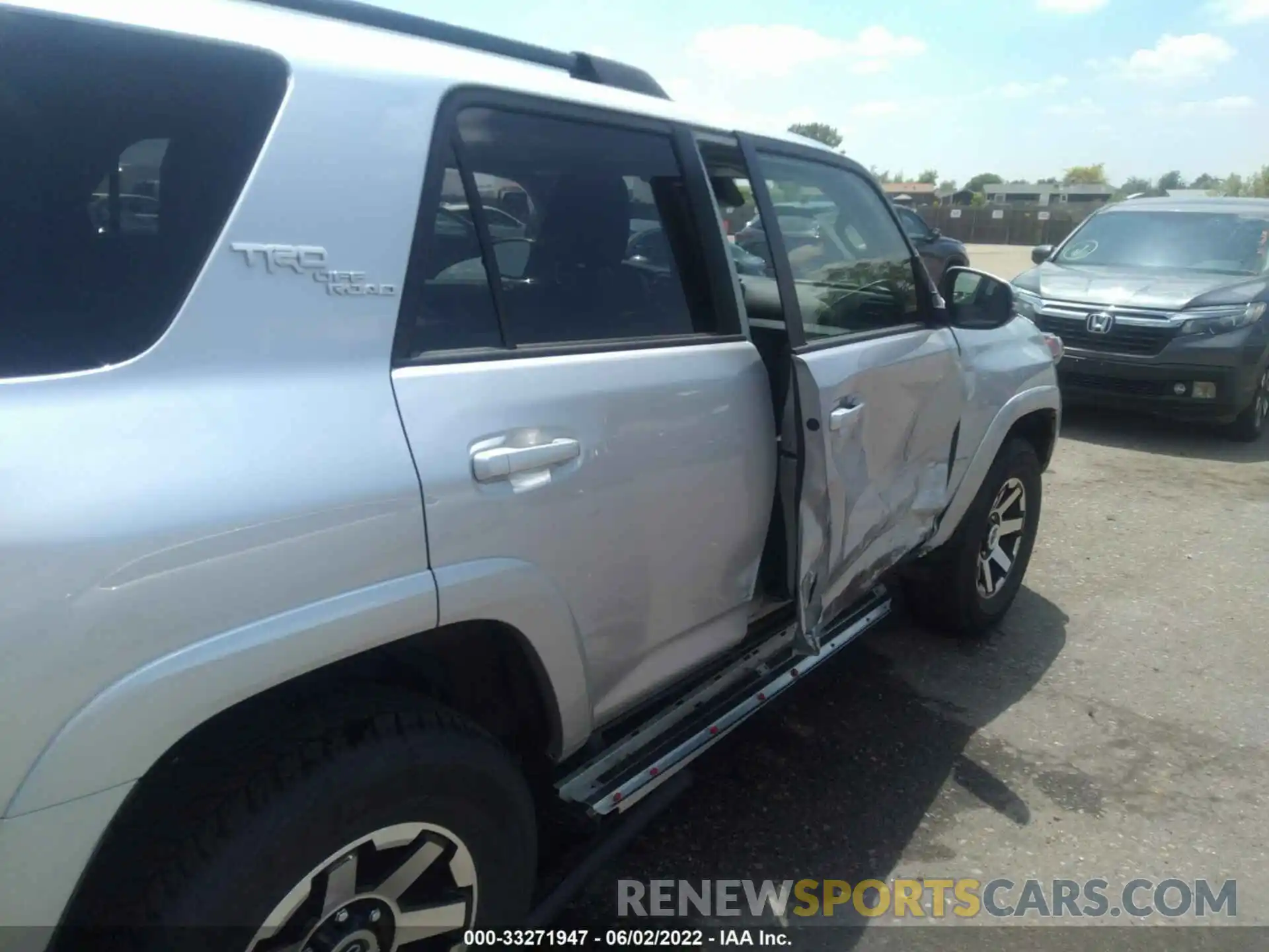 12 Photograph of a damaged car JTERU5JR2N5974087 TOYOTA 4RUNNER 2022