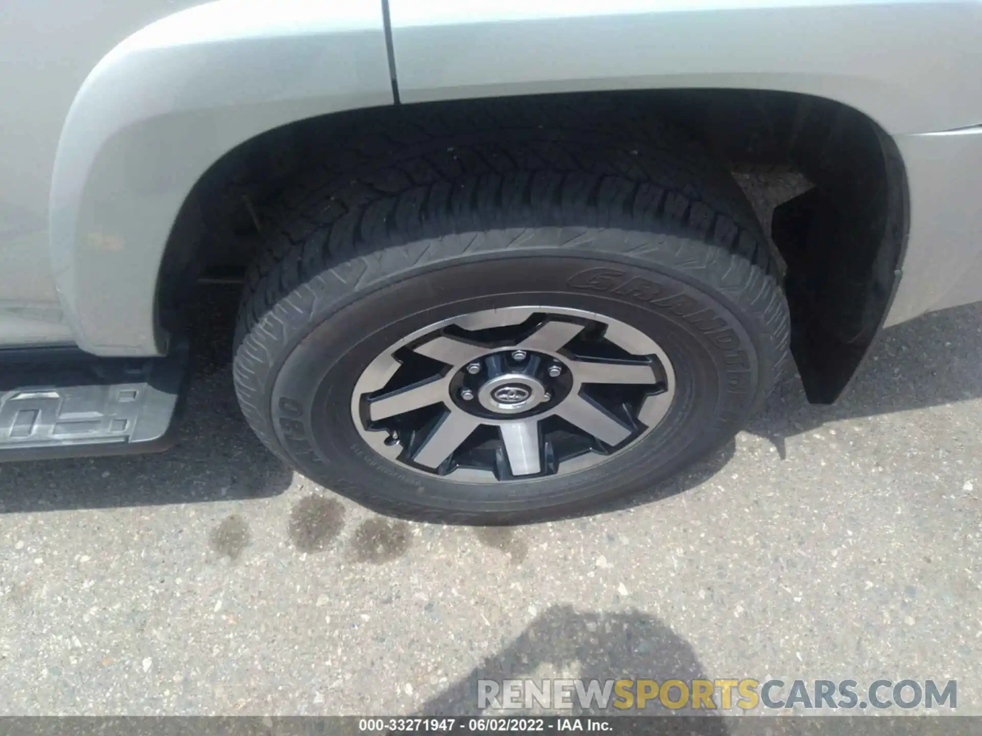 14 Фотография поврежденного автомобиля JTERU5JR2N5974087 TOYOTA 4RUNNER 2022