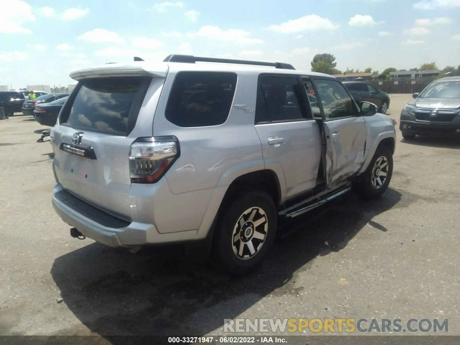 4 Photograph of a damaged car JTERU5JR2N5974087 TOYOTA 4RUNNER 2022