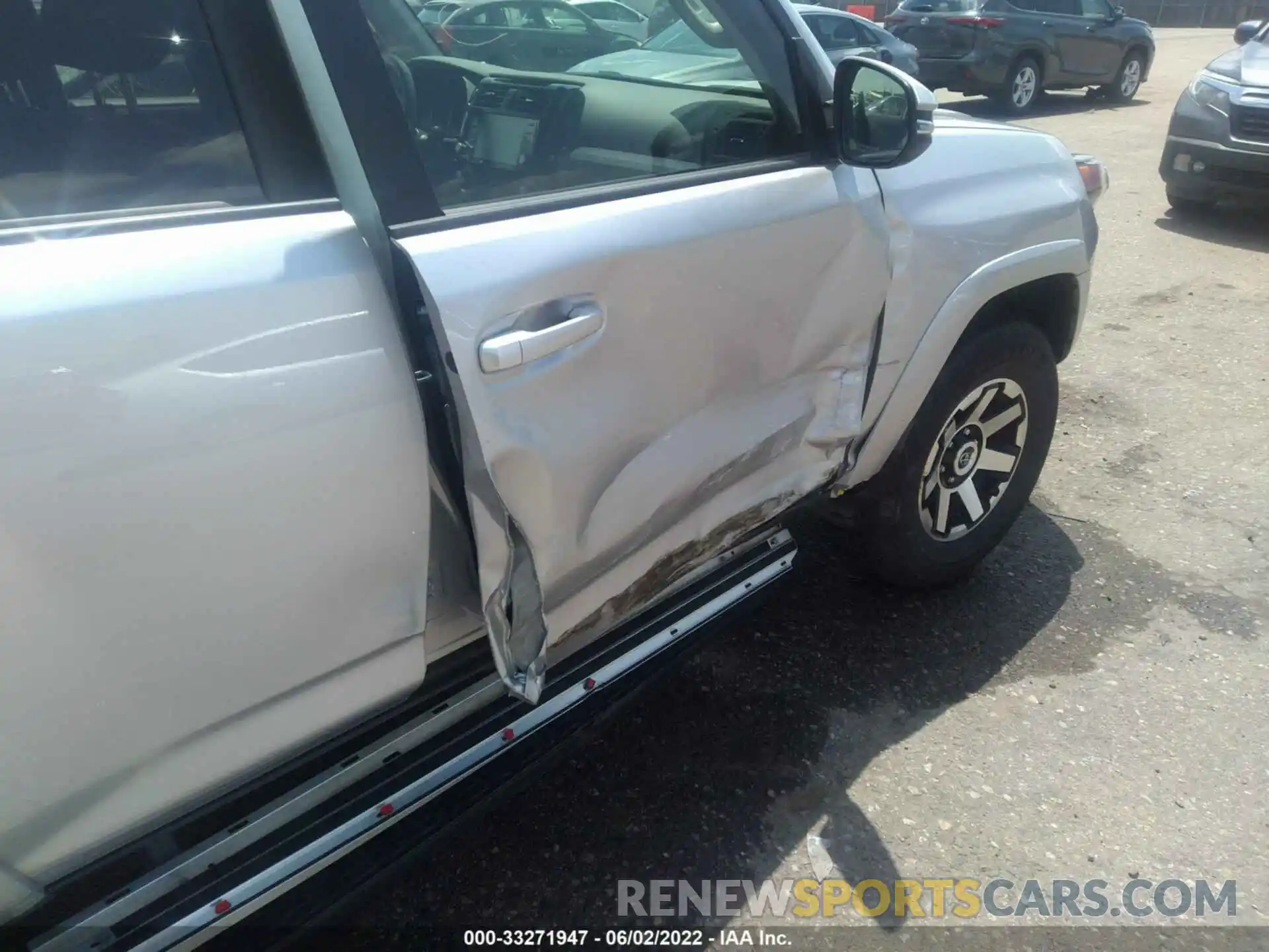 6 Photograph of a damaged car JTERU5JR2N5974087 TOYOTA 4RUNNER 2022