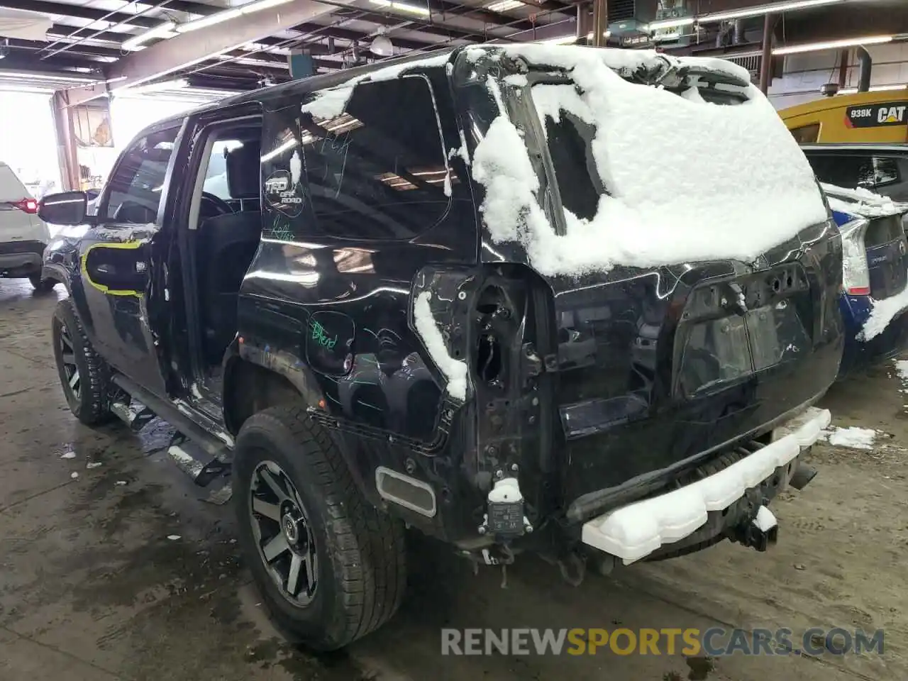 2 Photograph of a damaged car JTERU5JR2N5979113 TOYOTA 4RUNNER 2022