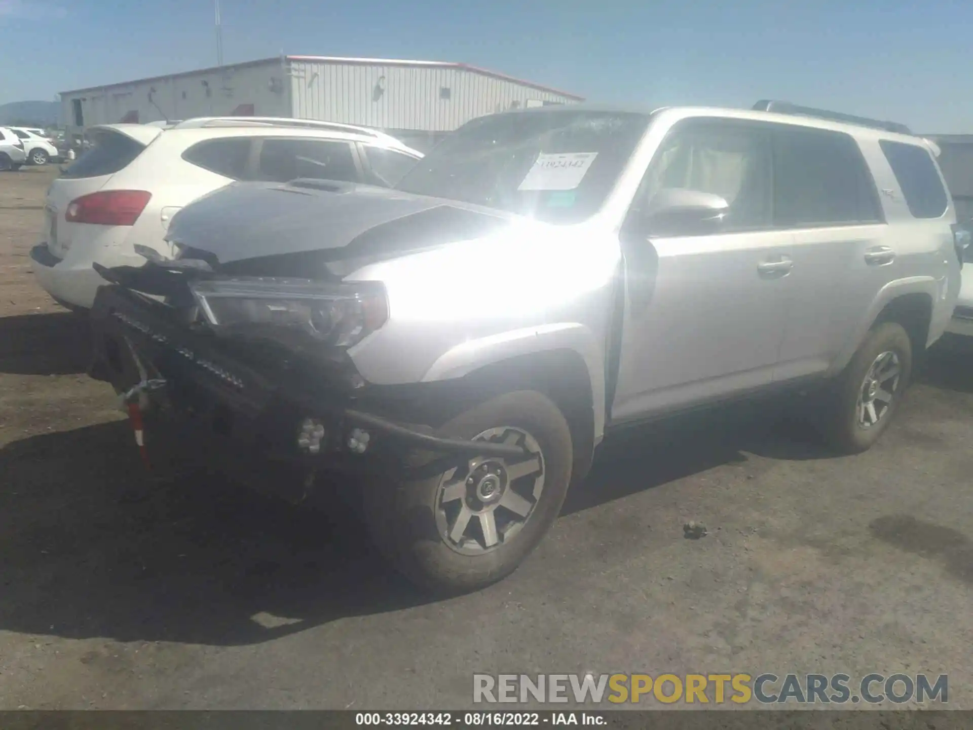 2 Photograph of a damaged car JTERU5JR2N6002595 TOYOTA 4RUNNER 2022